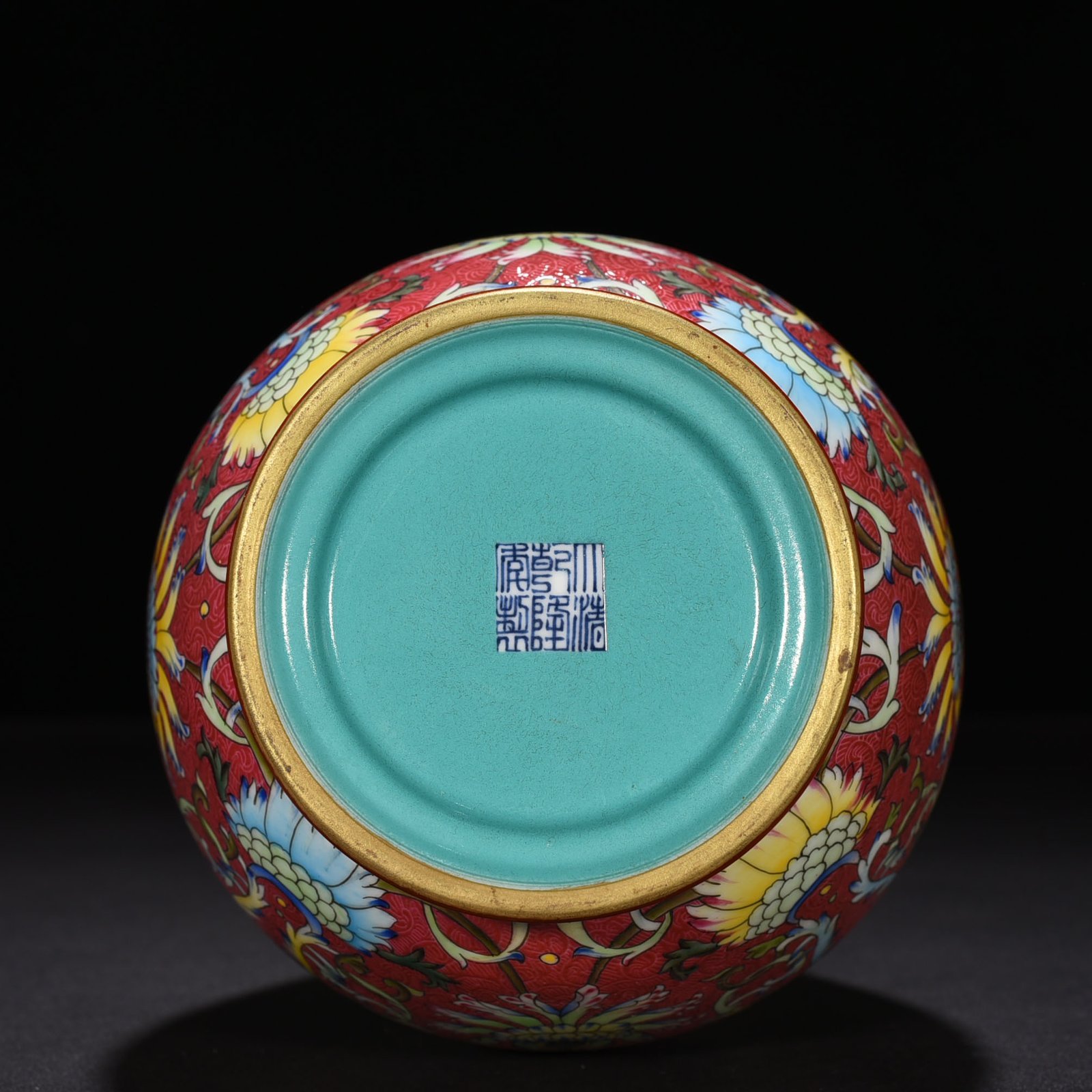 Qing Dynasty Qianlong a red-ground rolled-out foreign-colored flower hollow vase