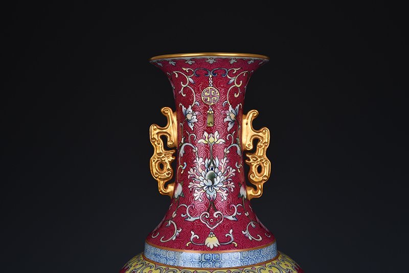 Qing Dynasty Qianlong auspicious and wishful amphora