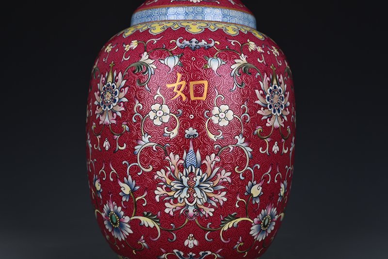 Qing Dynasty Qianlong auspicious and wishful amphora