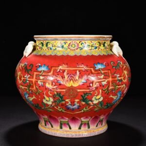 Qing Dynasty Qianlong a swallow jar with a red ground and a floral