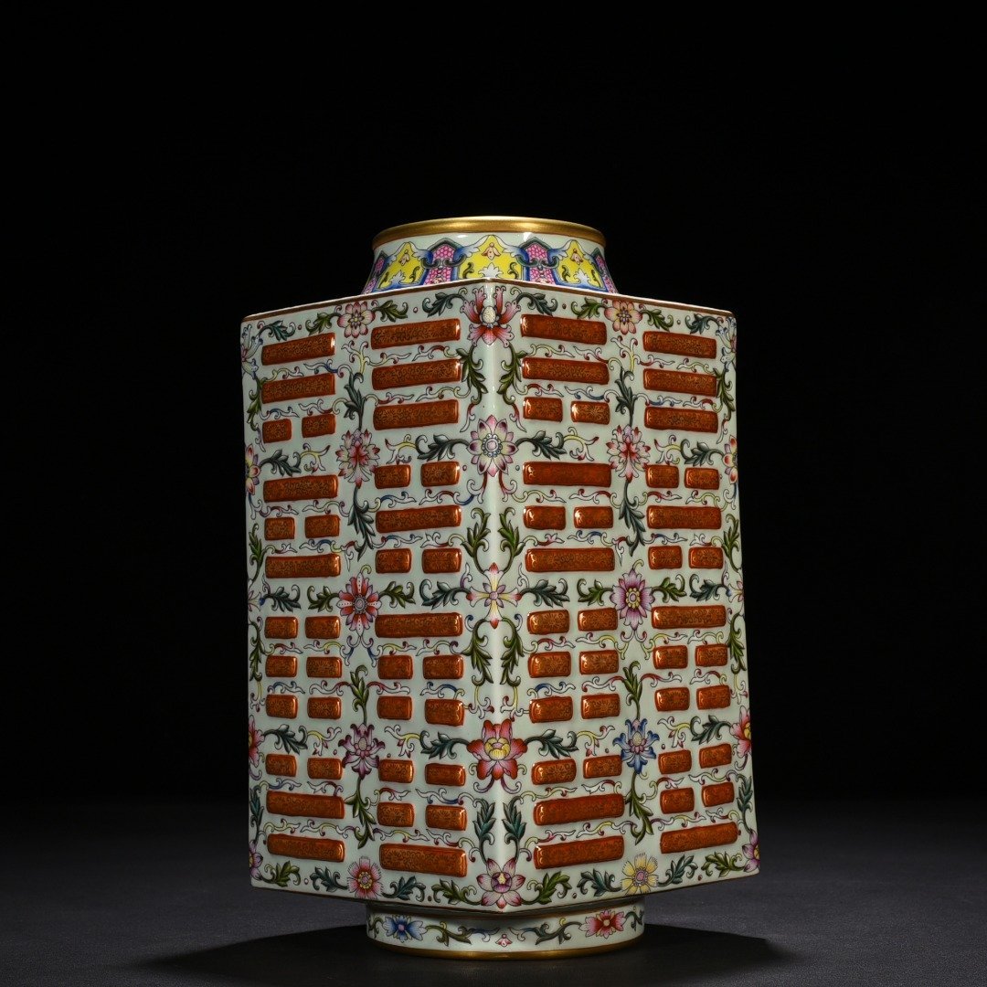 Qing Dynasty Qianlong green land enamel color painted gold flower carving Bagua Cong style vase
