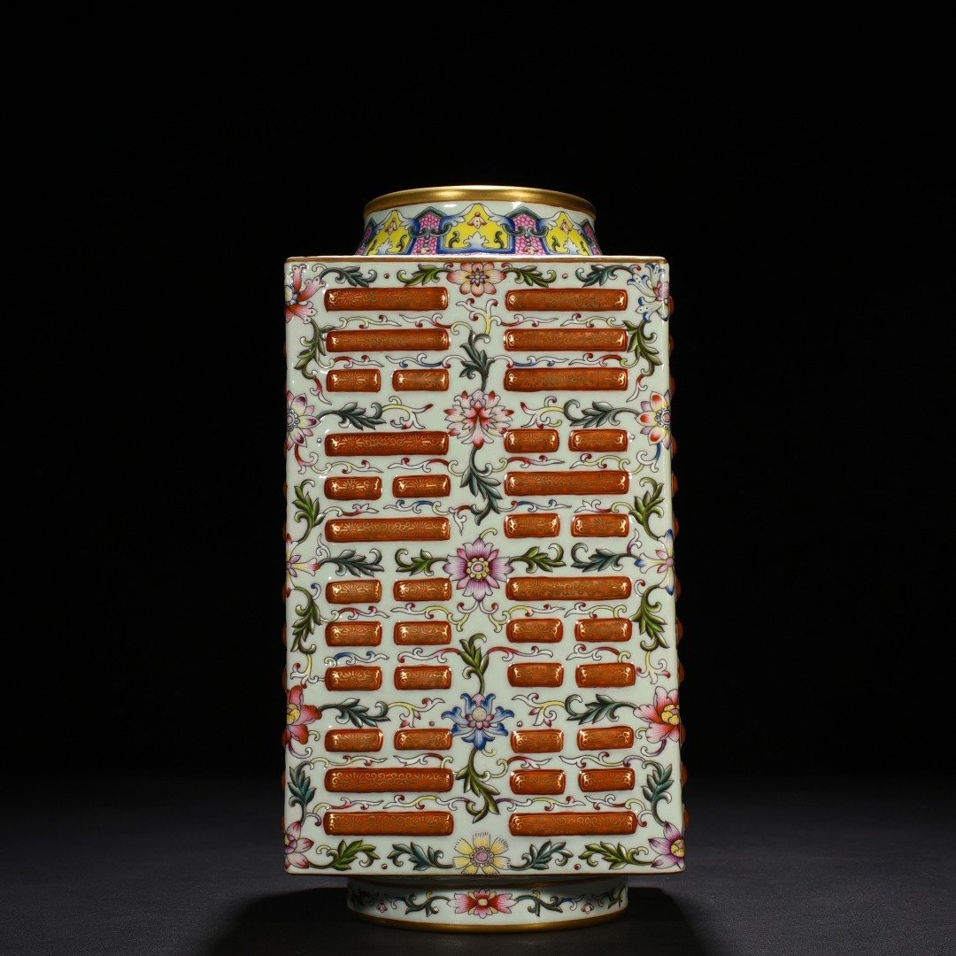 Qing Dynasty Qianlong green land enamel color painted gold flower carving Bagua Cong style vase