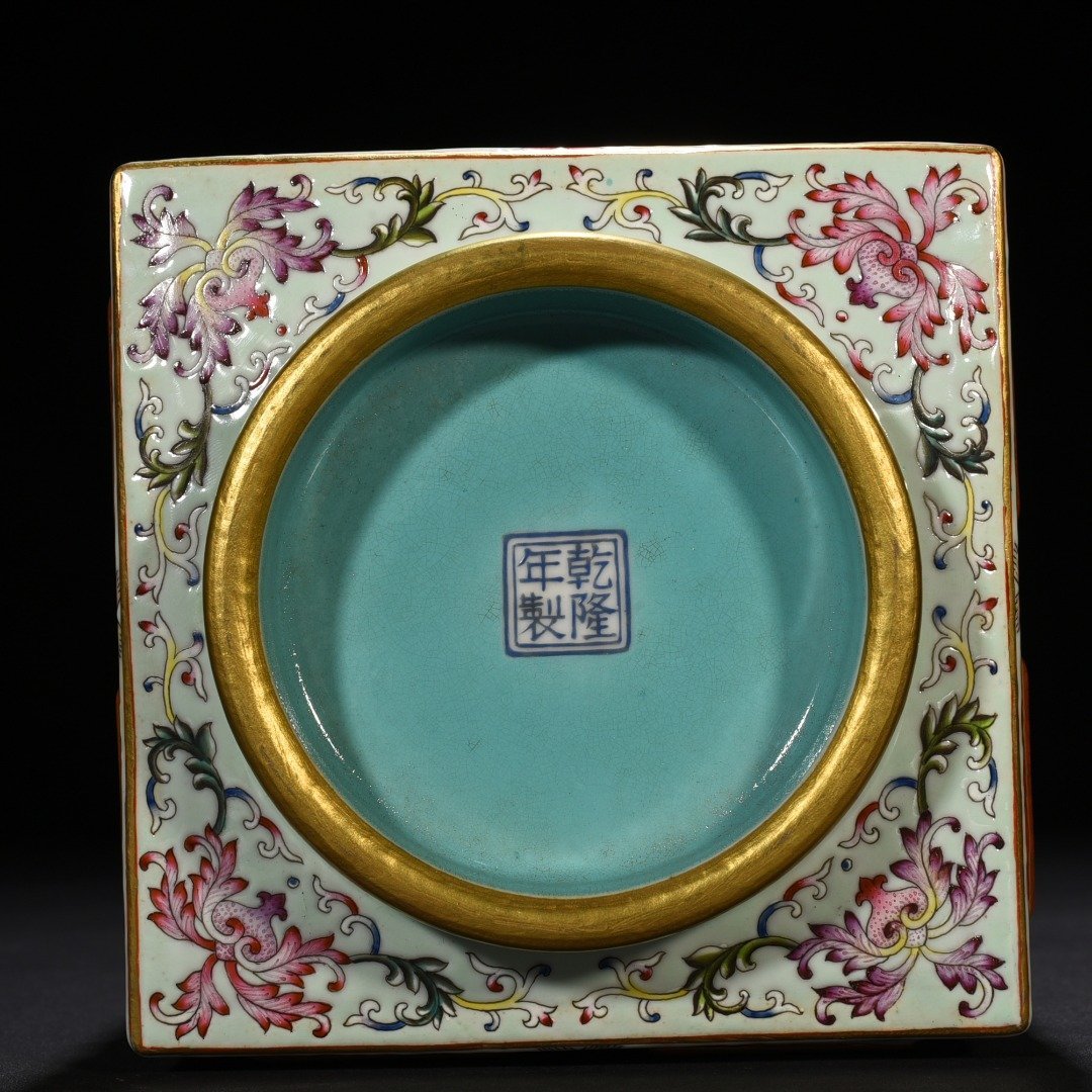 Qing Dynasty Qianlong green land enamel color painted gold flower carving Bagua Cong style vase