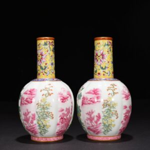Qing Dynasty Qianlong rouge red enamel flower bird landscape melon and hammer vase