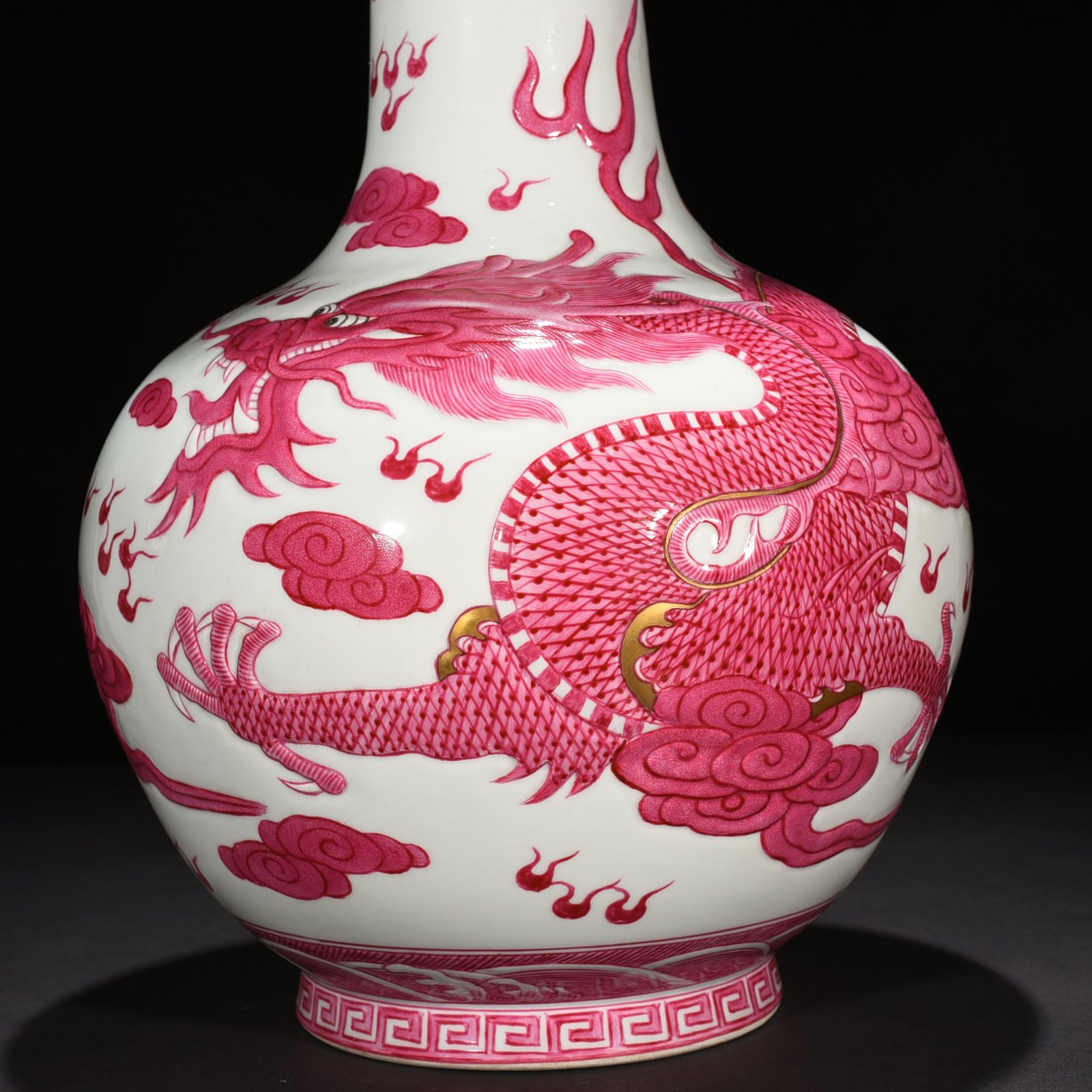 Qing Dynasty Qianlong rouge red dragon vase