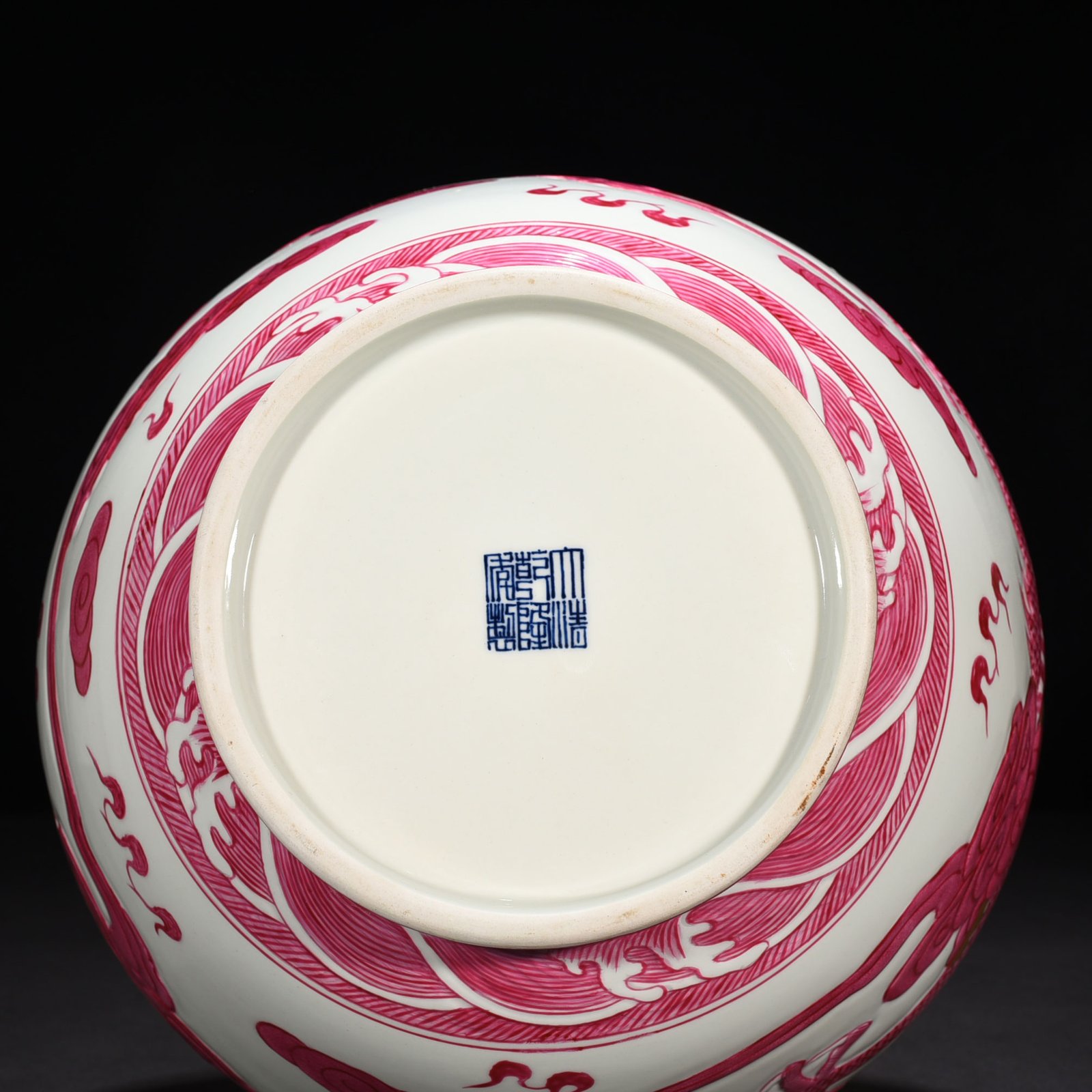 Qing Dynasty Qianlong rouge red dragon vase