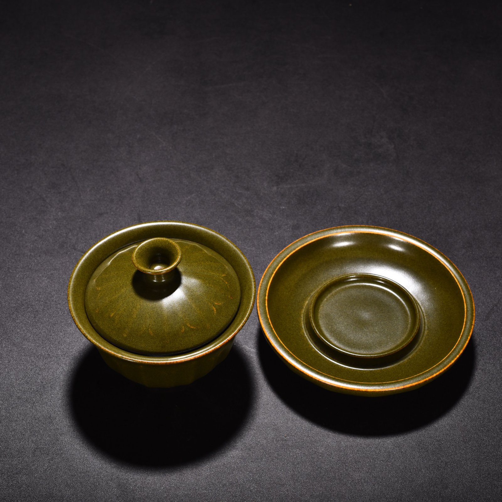 Qing Dynasty Qianlong tea powder-glazed three-cai bowl