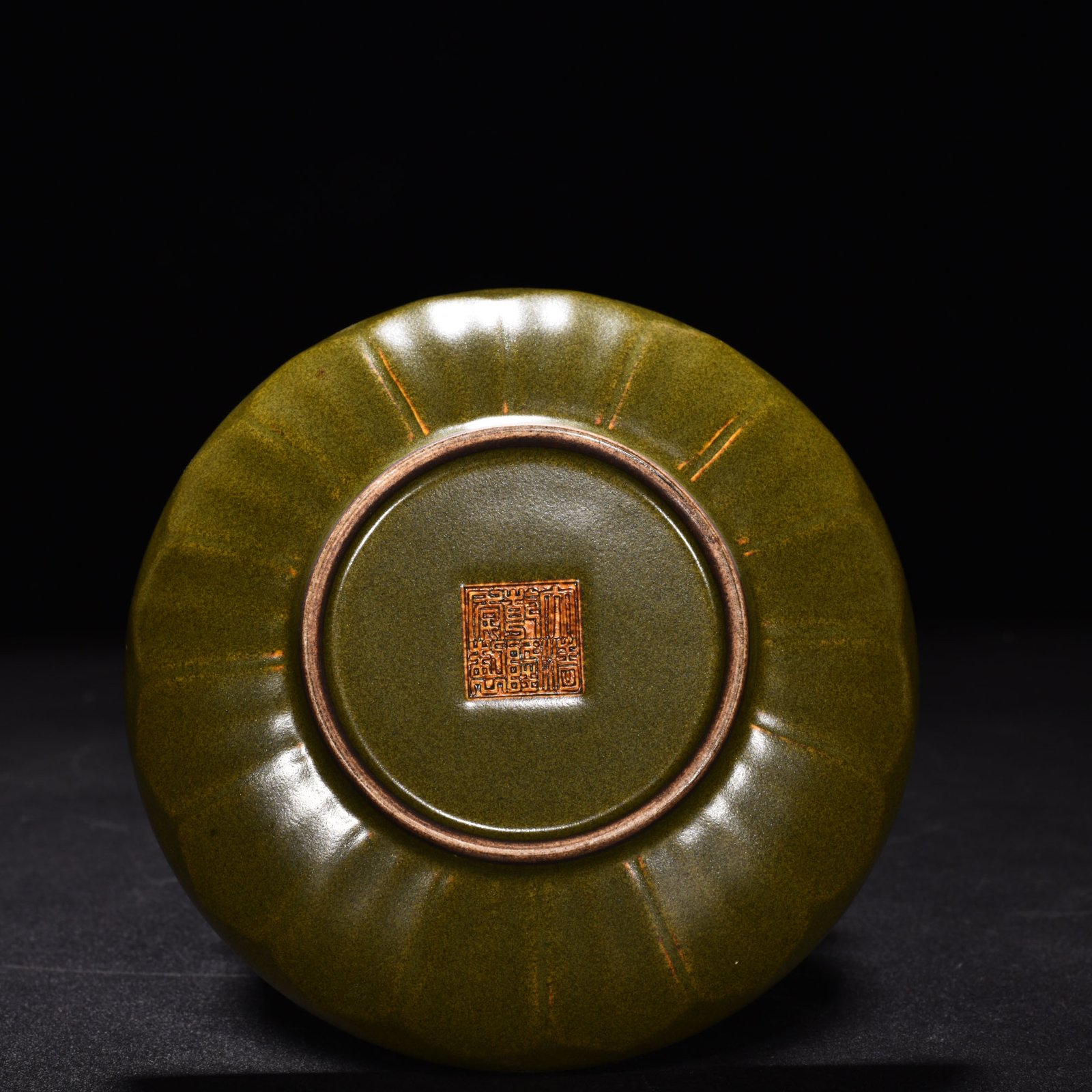 Qing Dynasty Qianlong tea powder-glazed three-cai bowl