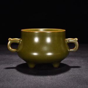 Qing Dynasty Qianlong tea powder-glazed three-legged and double-eared stove