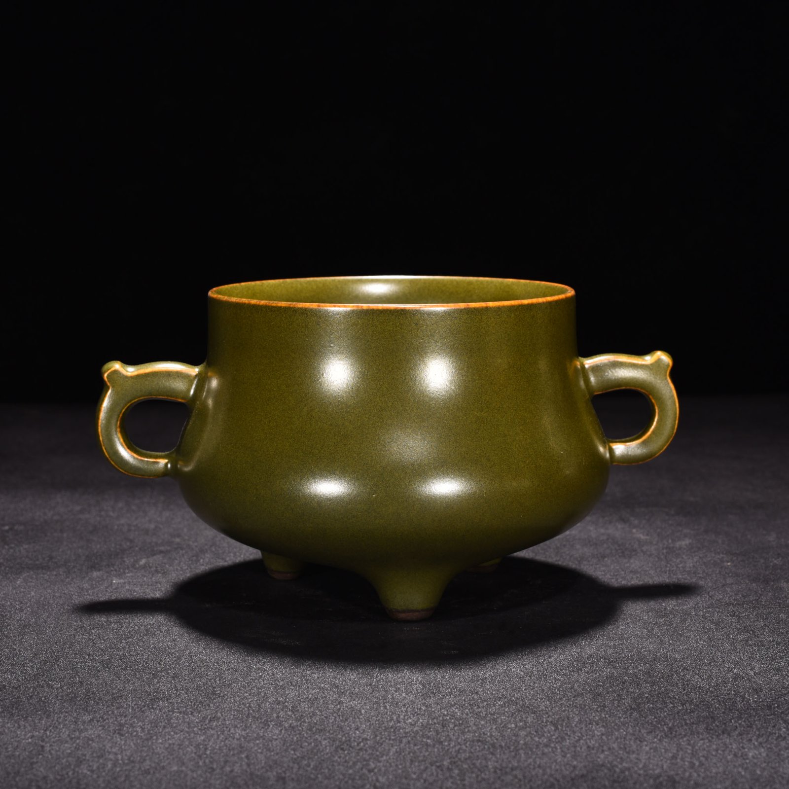 Qing Dynasty Qianlong tea powder-glazed three-legged and double-eared stove