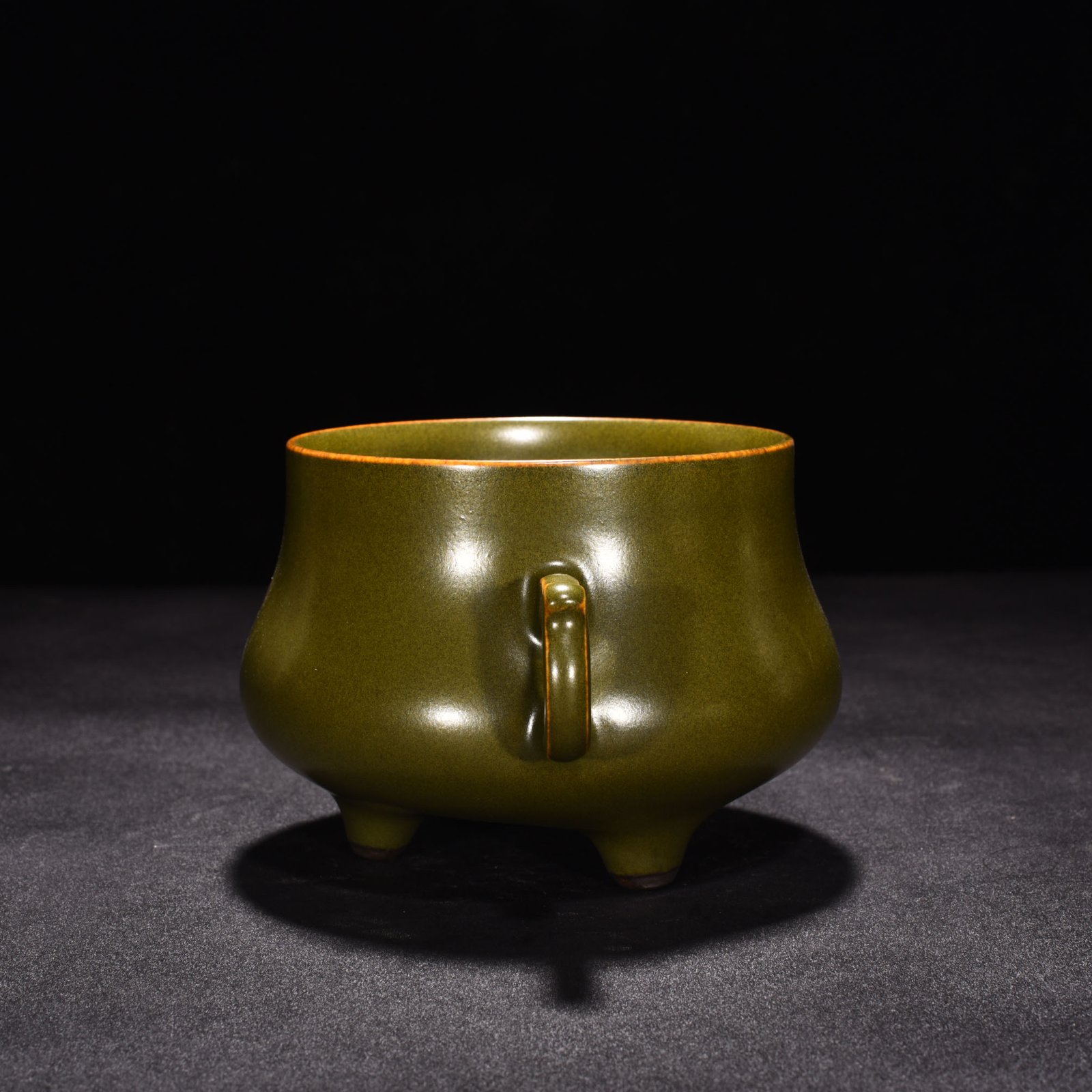 Qing Dynasty Qianlong tea powder-glazed three-legged and double-eared stove
