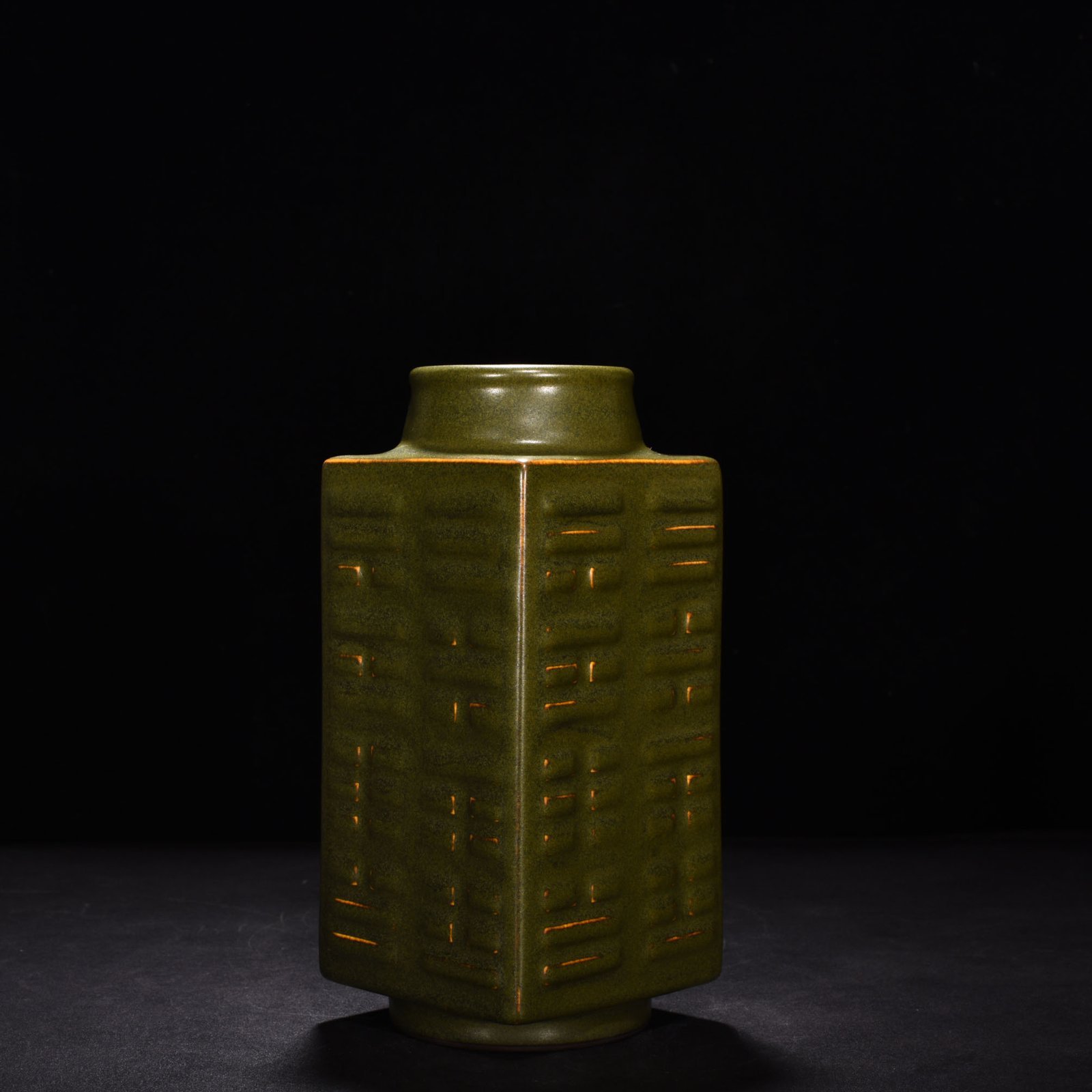 Qing Dynasty Qianlong tea powder glaze Bagua Wen Cong style bottle