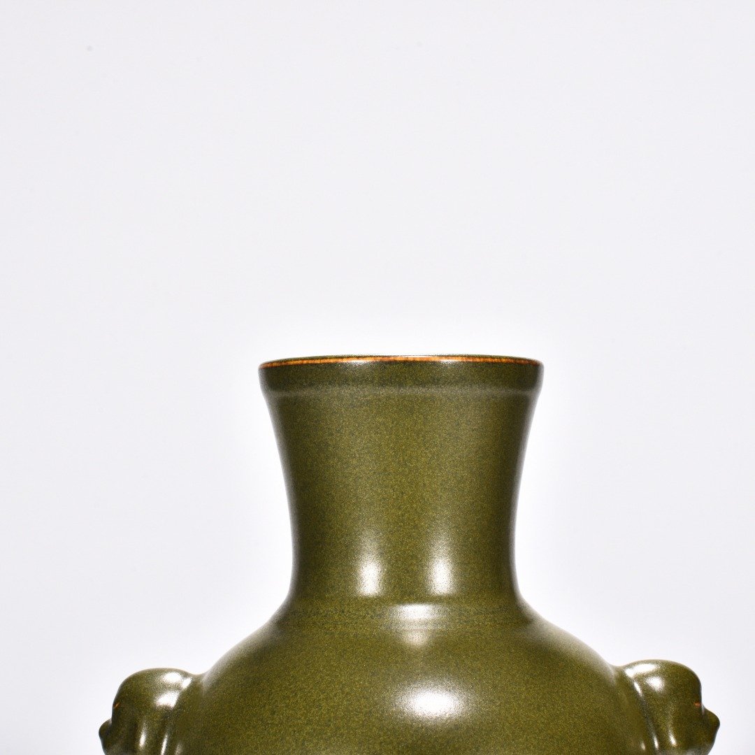 Qing Dynasty Qianlong tea powder glazed animal ear bottle