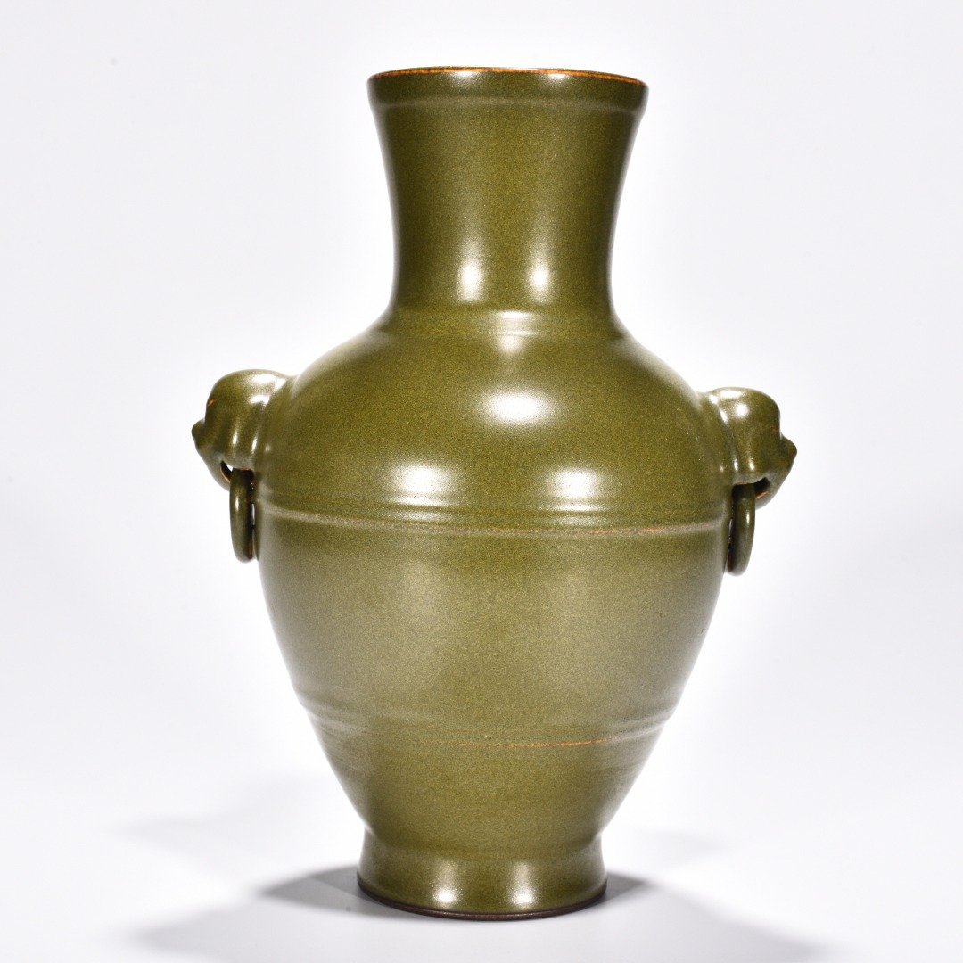 Qing Dynasty Qianlong tea powder glazed animal ear bottle