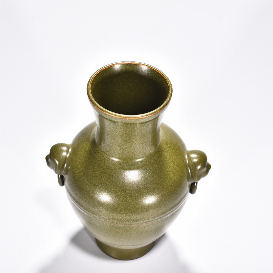 Qing Dynasty Qianlong tea powder glazed animal ear bottle