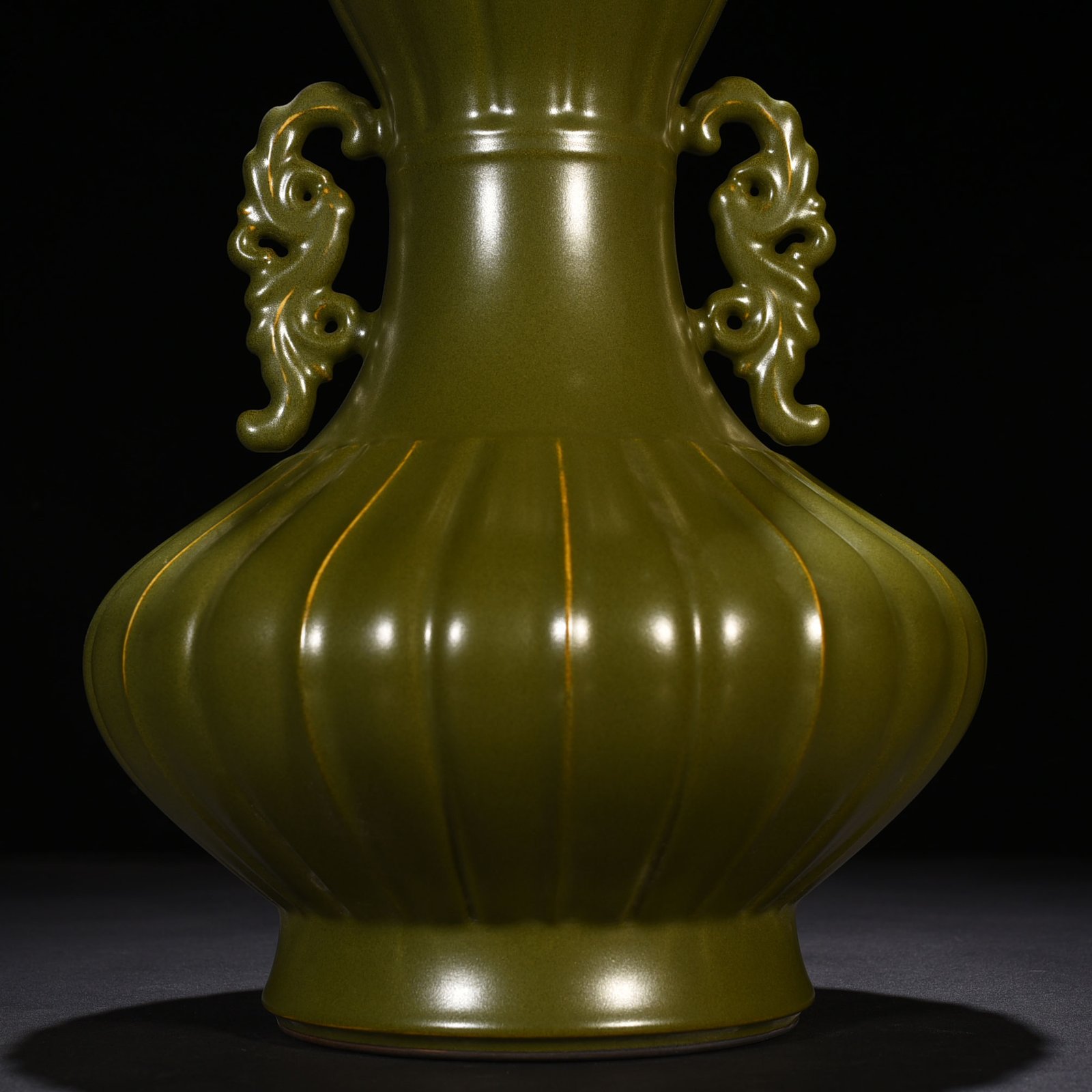 Qing Dynasty Qianlong tea powder glazed phoenix ear melon and garlic vase