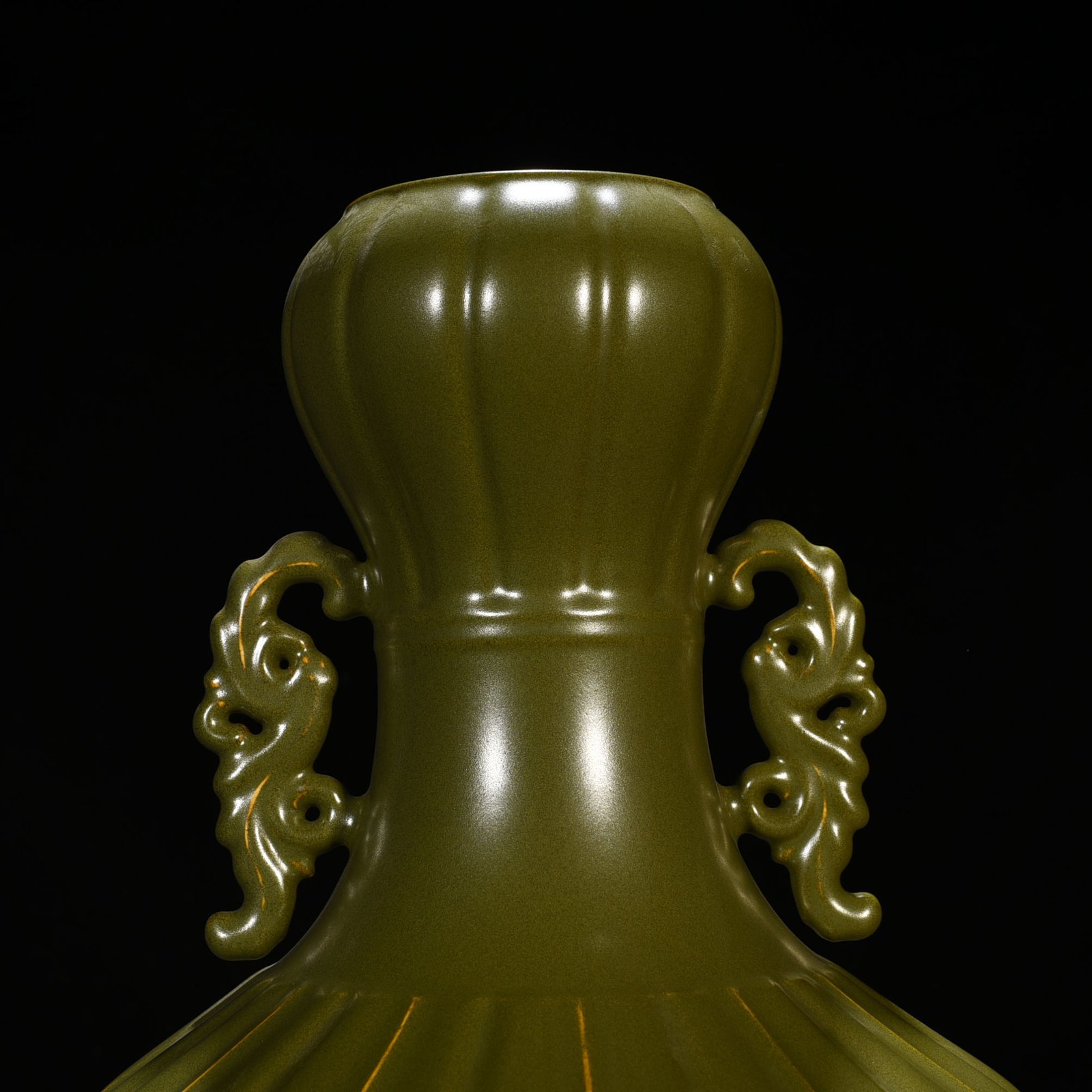 Qing Dynasty Qianlong tea powder glazed phoenix ear melon and garlic vase