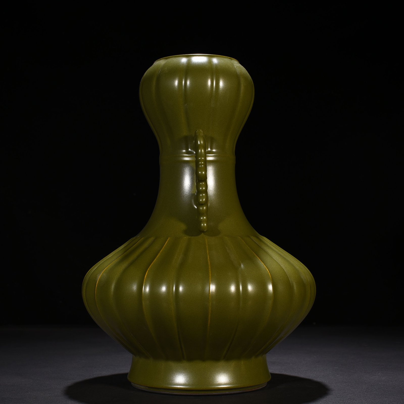 Qing Dynasty Qianlong tea powder glazed phoenix ear melon and garlic vase