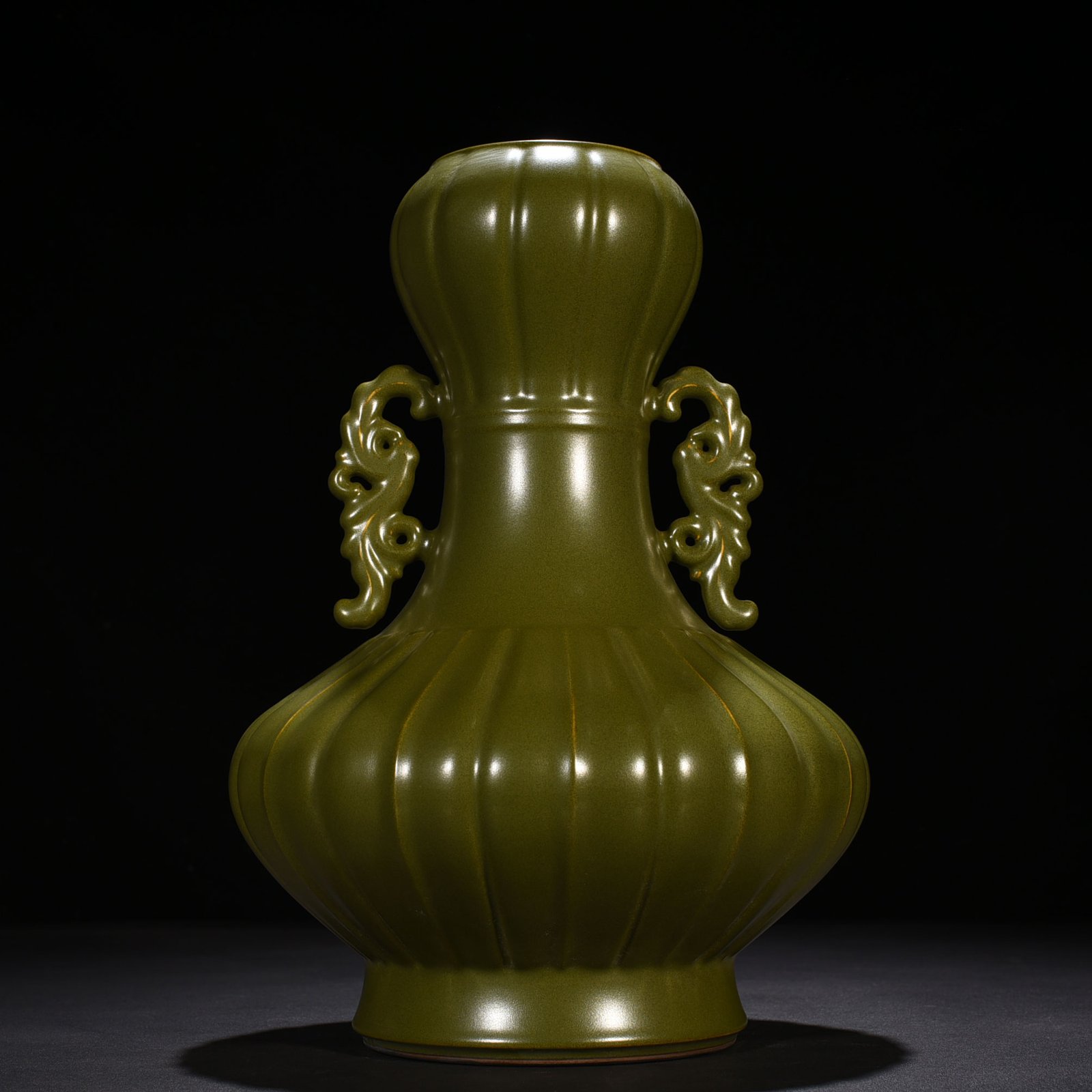 Qing Dynasty Qianlong tea powder glazed phoenix ear melon and garlic vase