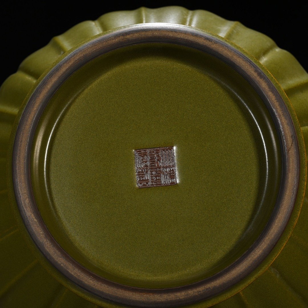 Qing Dynasty Qianlong tea powder glazed phoenix ear melon and garlic vase