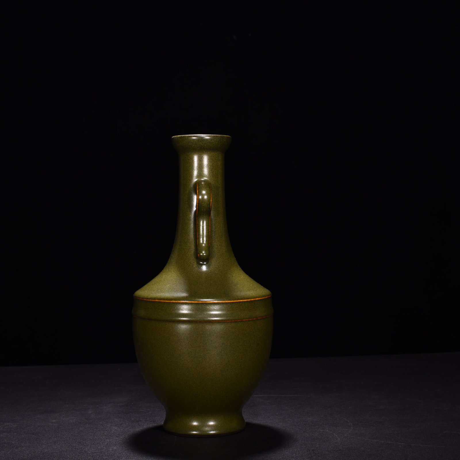 Qing Dynasty Qianlong tea powder-glazed amphorae