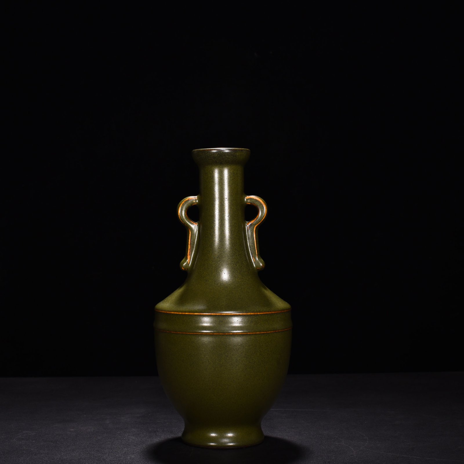 Qing Dynasty Qianlong tea powder-glazed amphorae