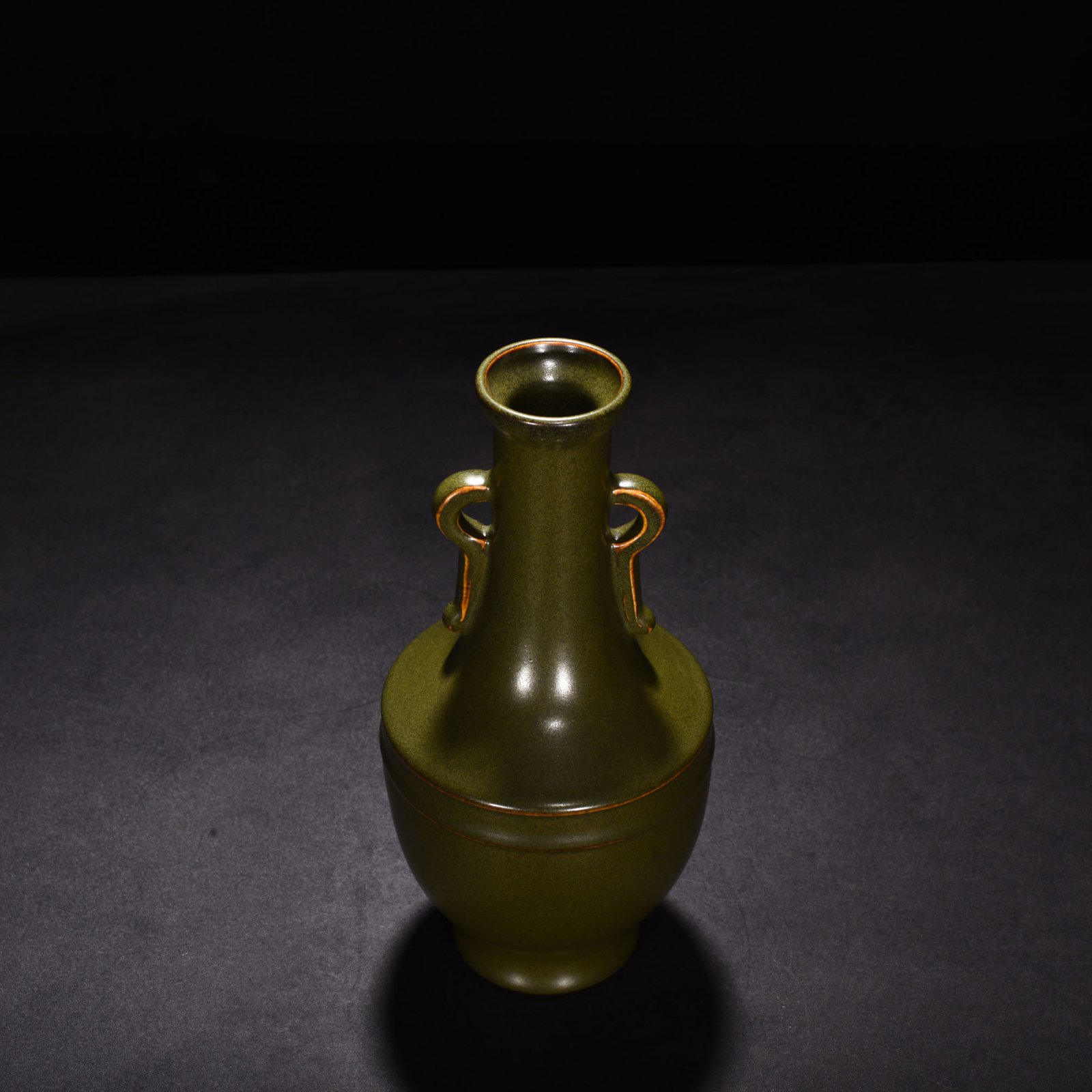 Qing Dynasty Qianlong tea powder-glazed amphorae