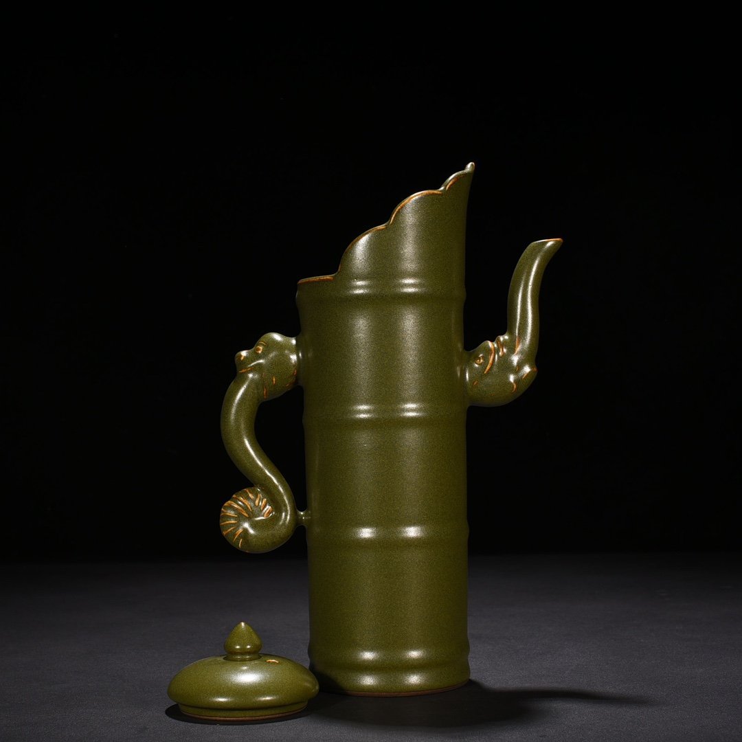 Qing Dynasty Qianlong tea powder glazed Duomu teapot