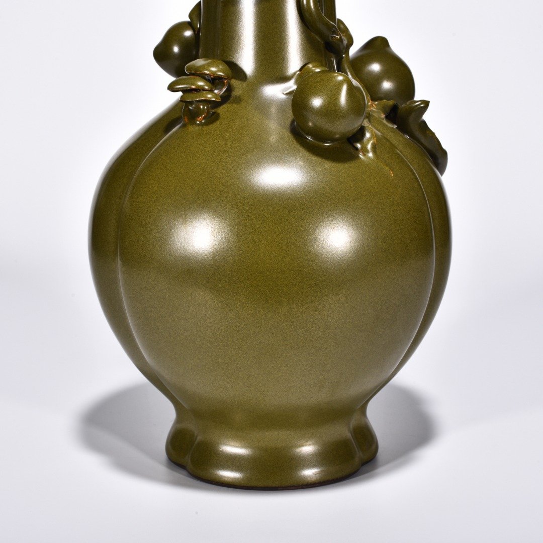 Qing Dynasty Qianlong tea powder-glazed longevity peach vase