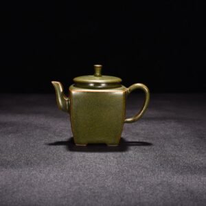 Qing Dynasty Qianlong tea glazed square teapot