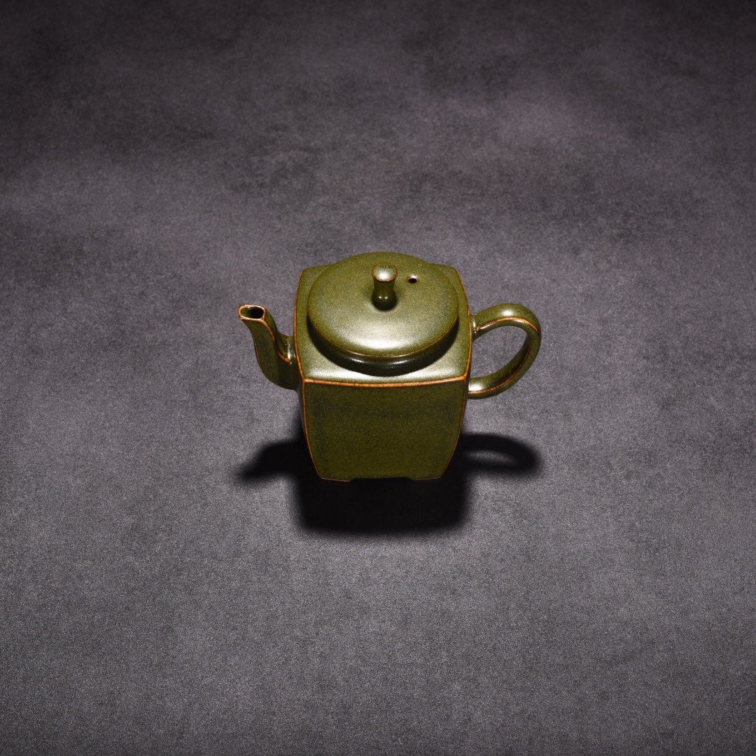 Qing Dynasty Qianlong tea glazed square teapot
