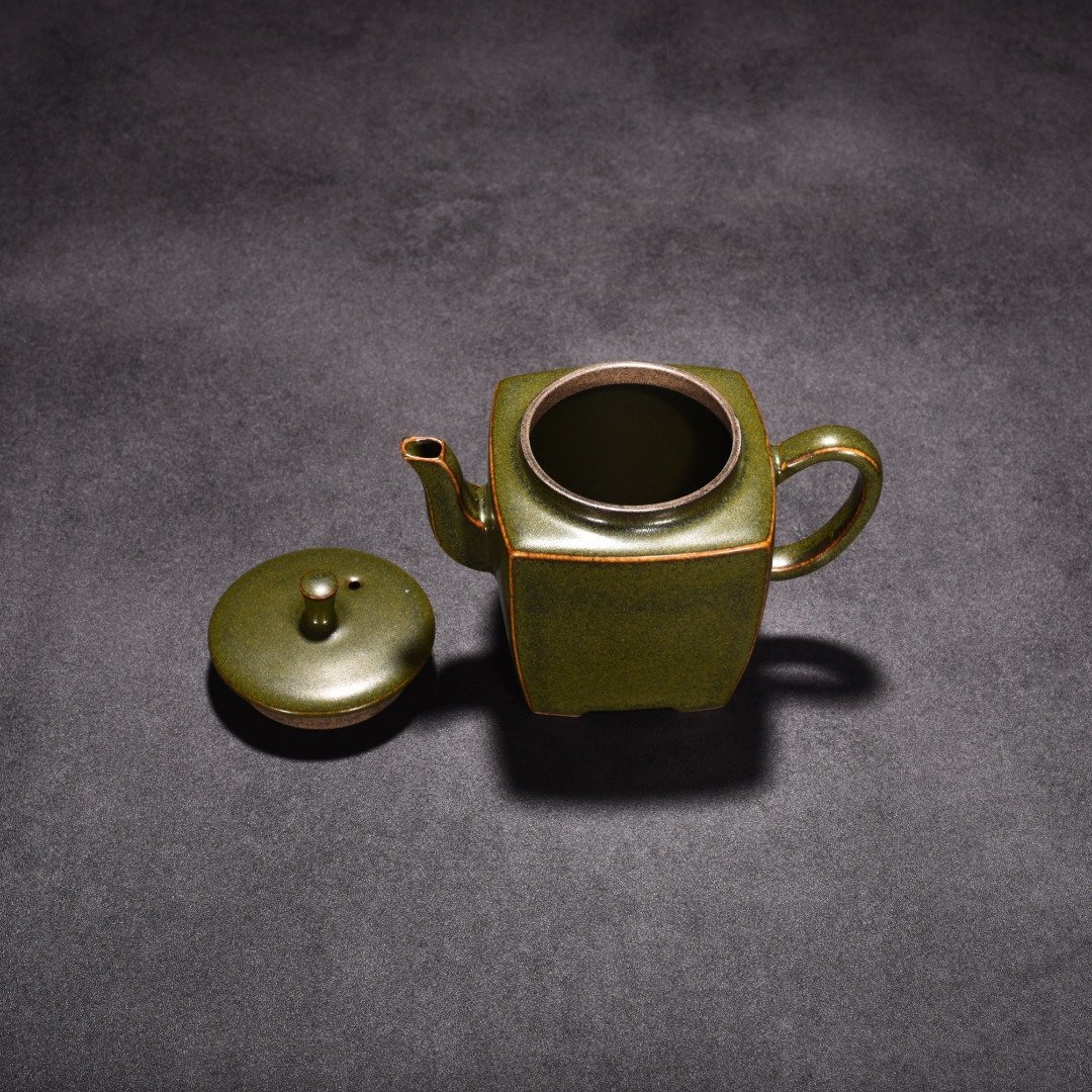 Qing Dynasty Qianlong tea glazed square teapot