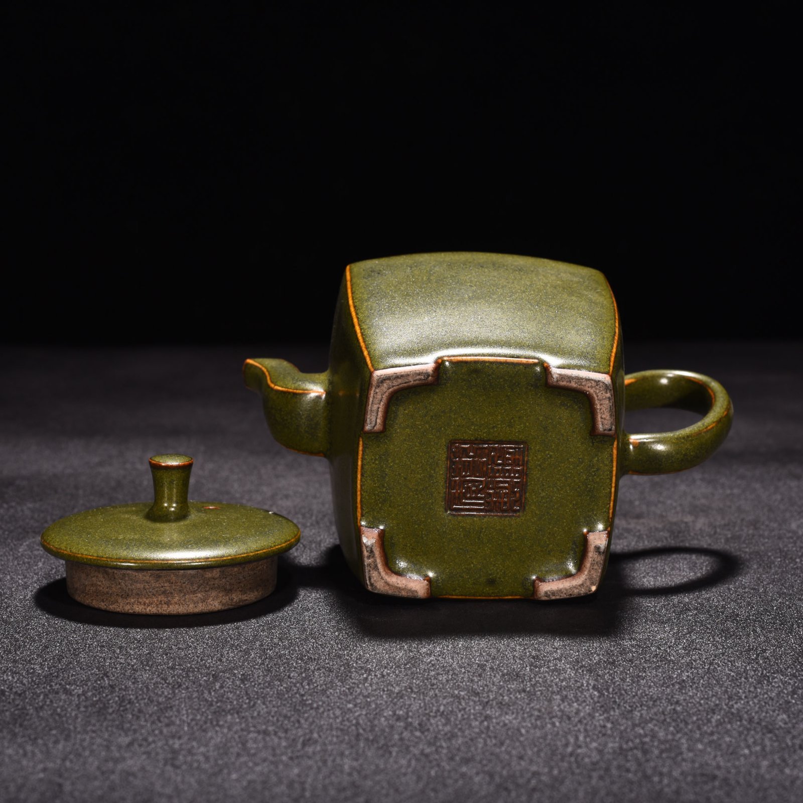 Qing Dynasty Qianlong tea glazed square teapot