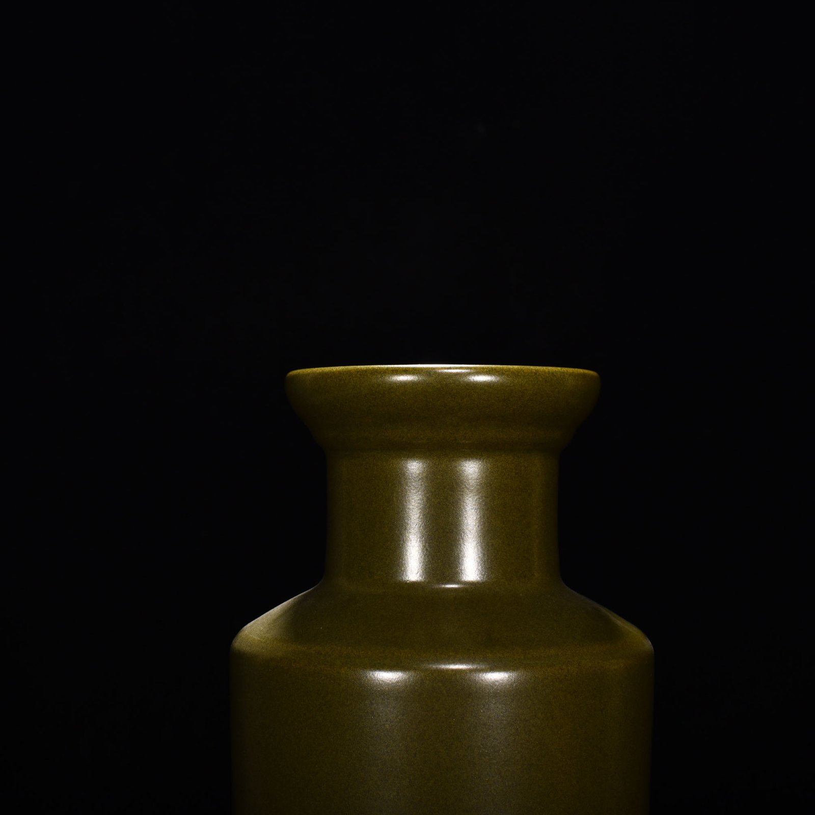 Qing Dynasty Qianlong tea powder glaze hammer bottle