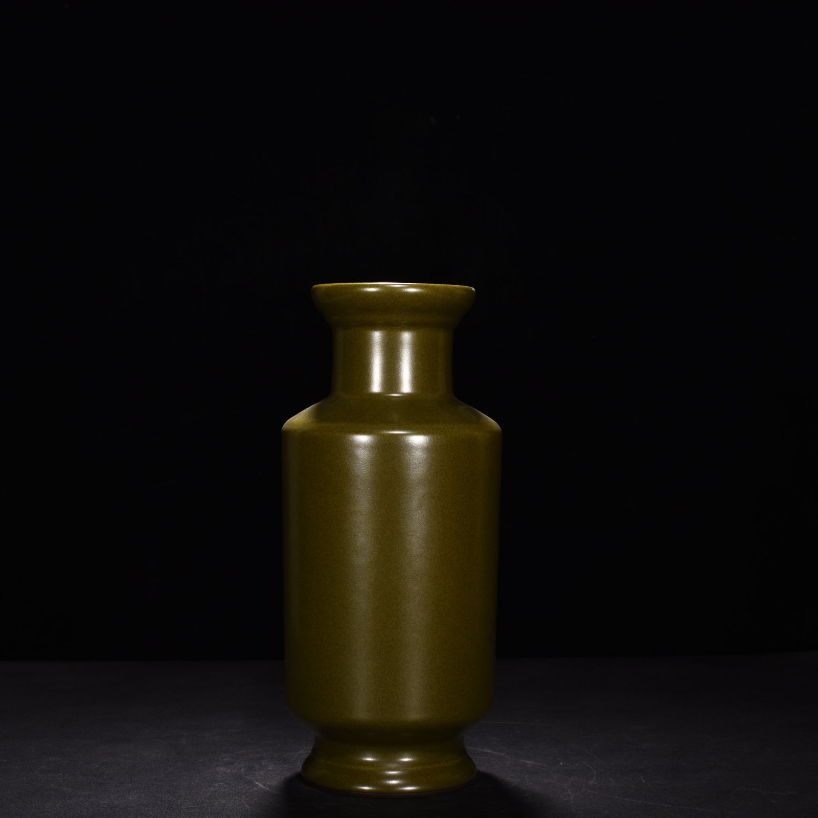 Qing Dynasty Qianlong tea powder glaze hammer bottle