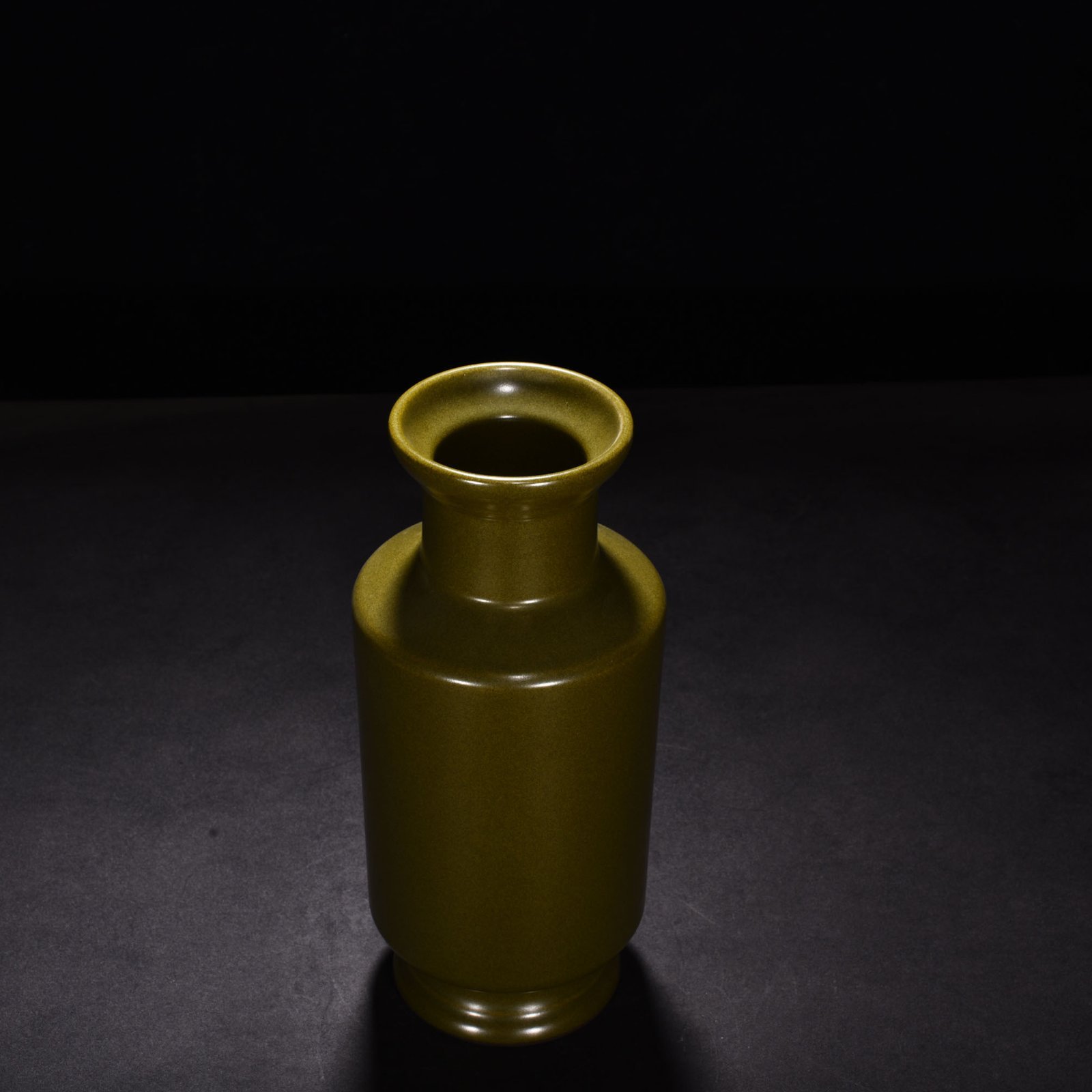 Qing Dynasty Qianlong tea powder glaze hammer bottle