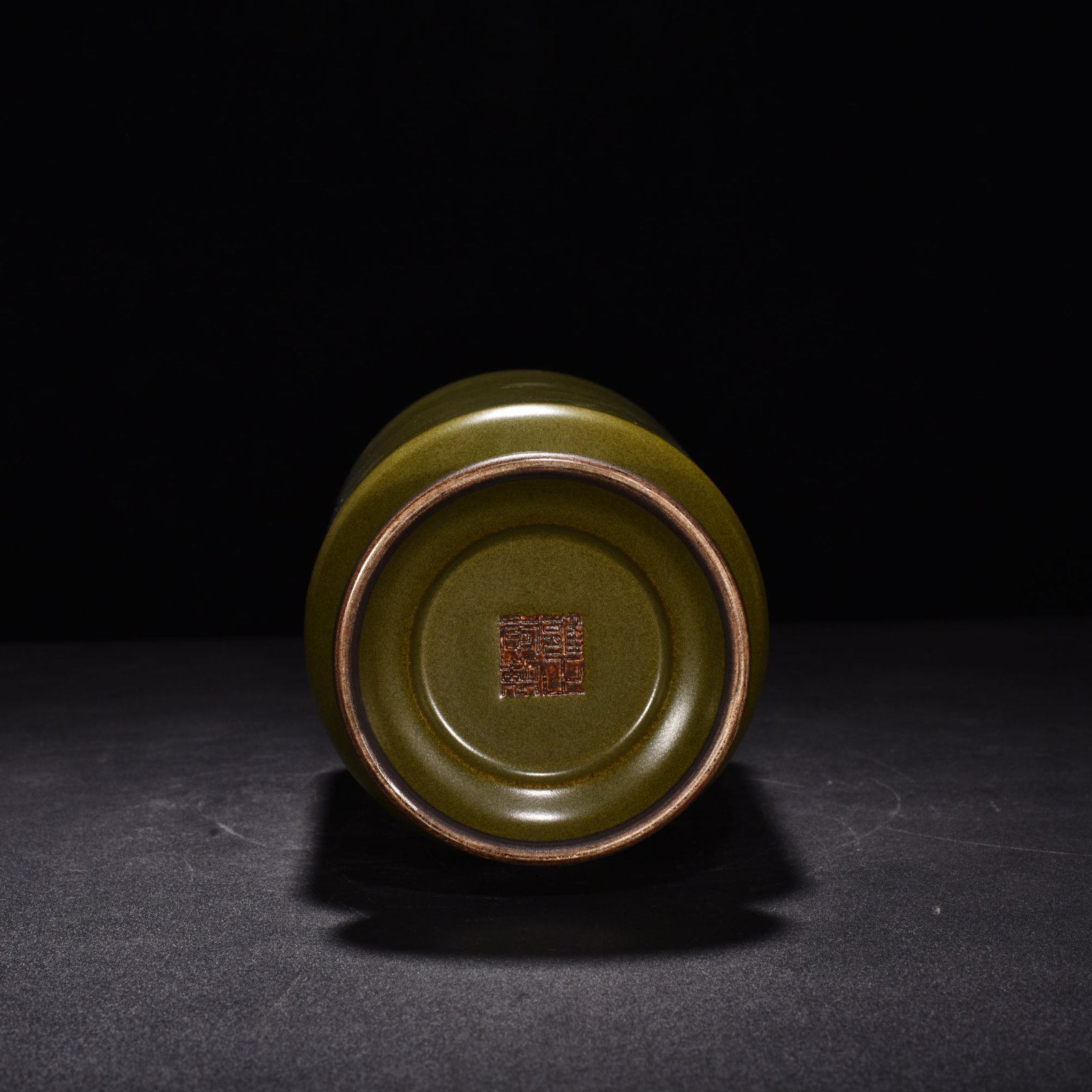 Qing Dynasty Qianlong tea powder glaze hammer bottle