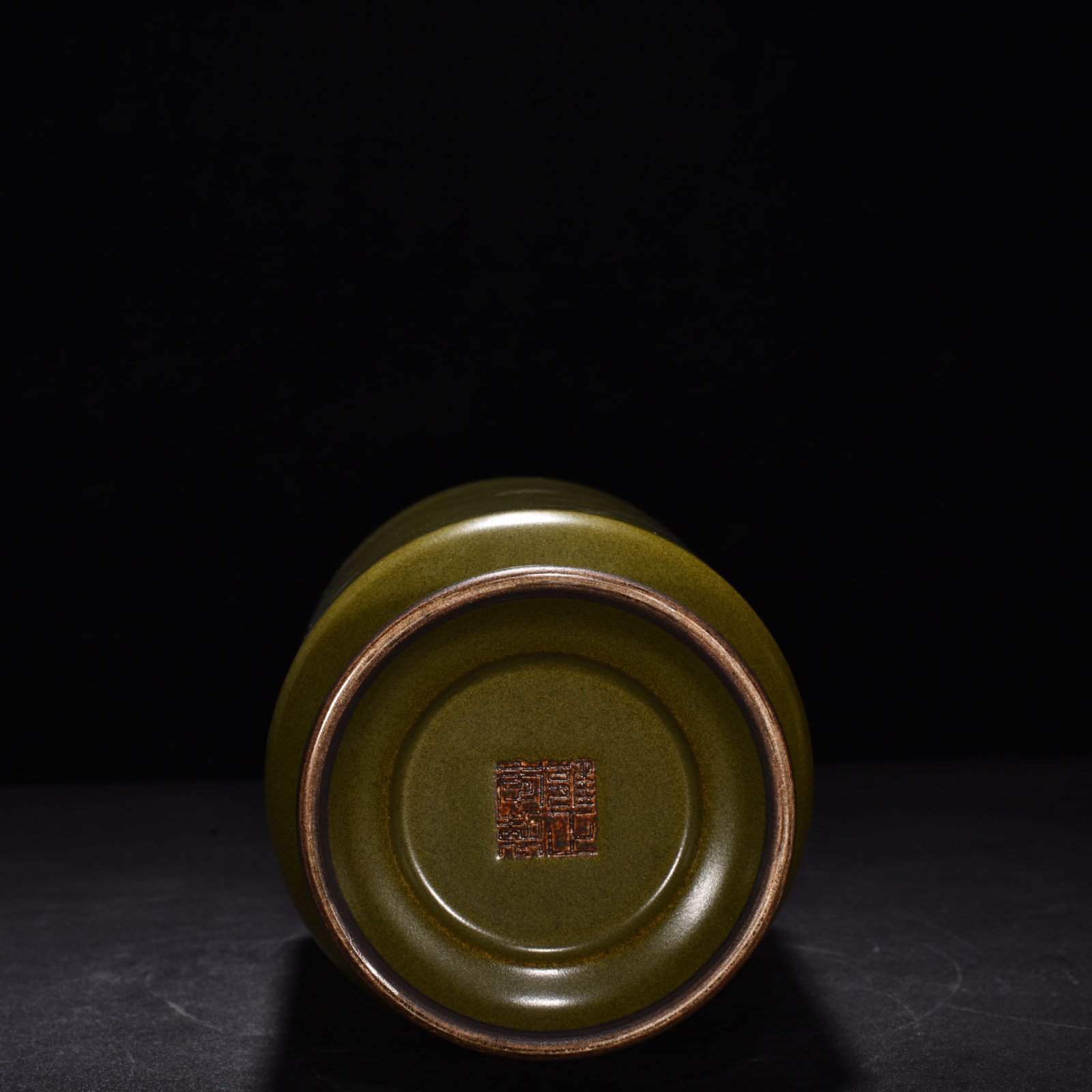 Qing Dynasty Qianlong tea powder glaze hammer bottle