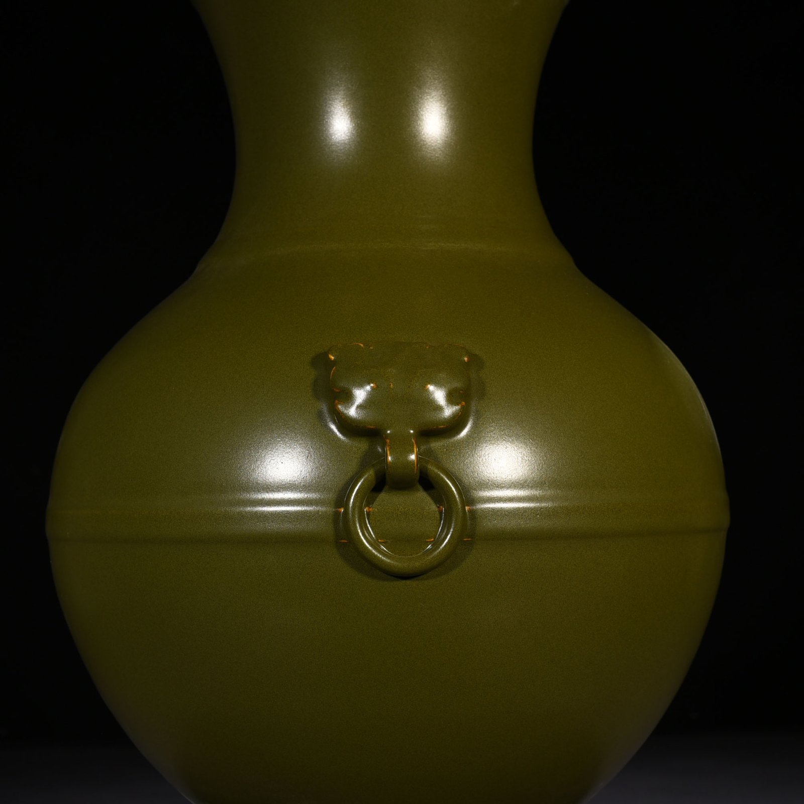 Qing Dynasty Qianlong tea powder glaze with dazzling ear-shaped statue