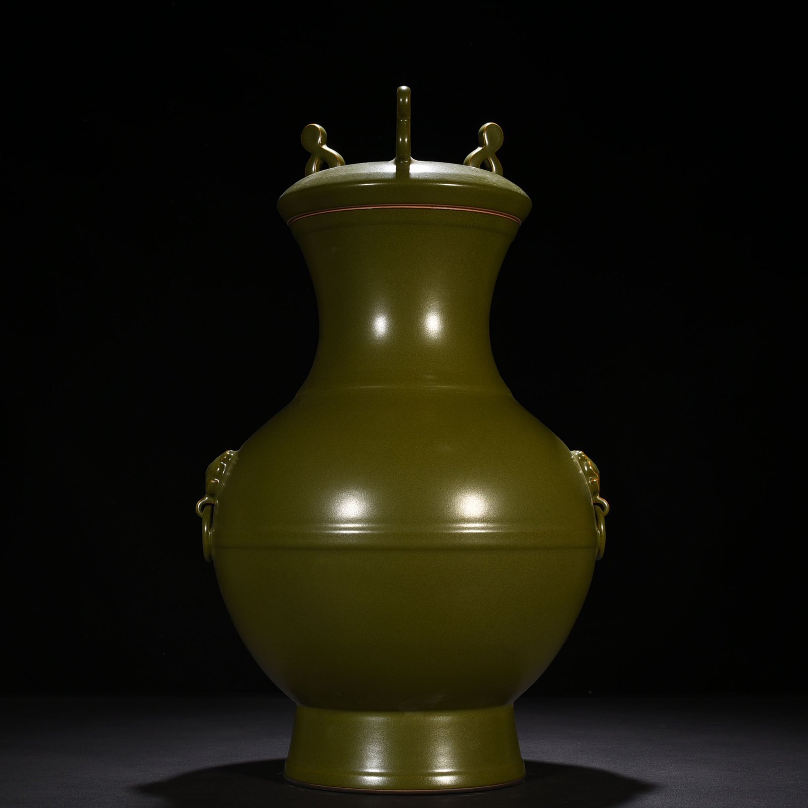 Qing Dynasty Qianlong tea powder glaze with dazzling ear-shaped statue