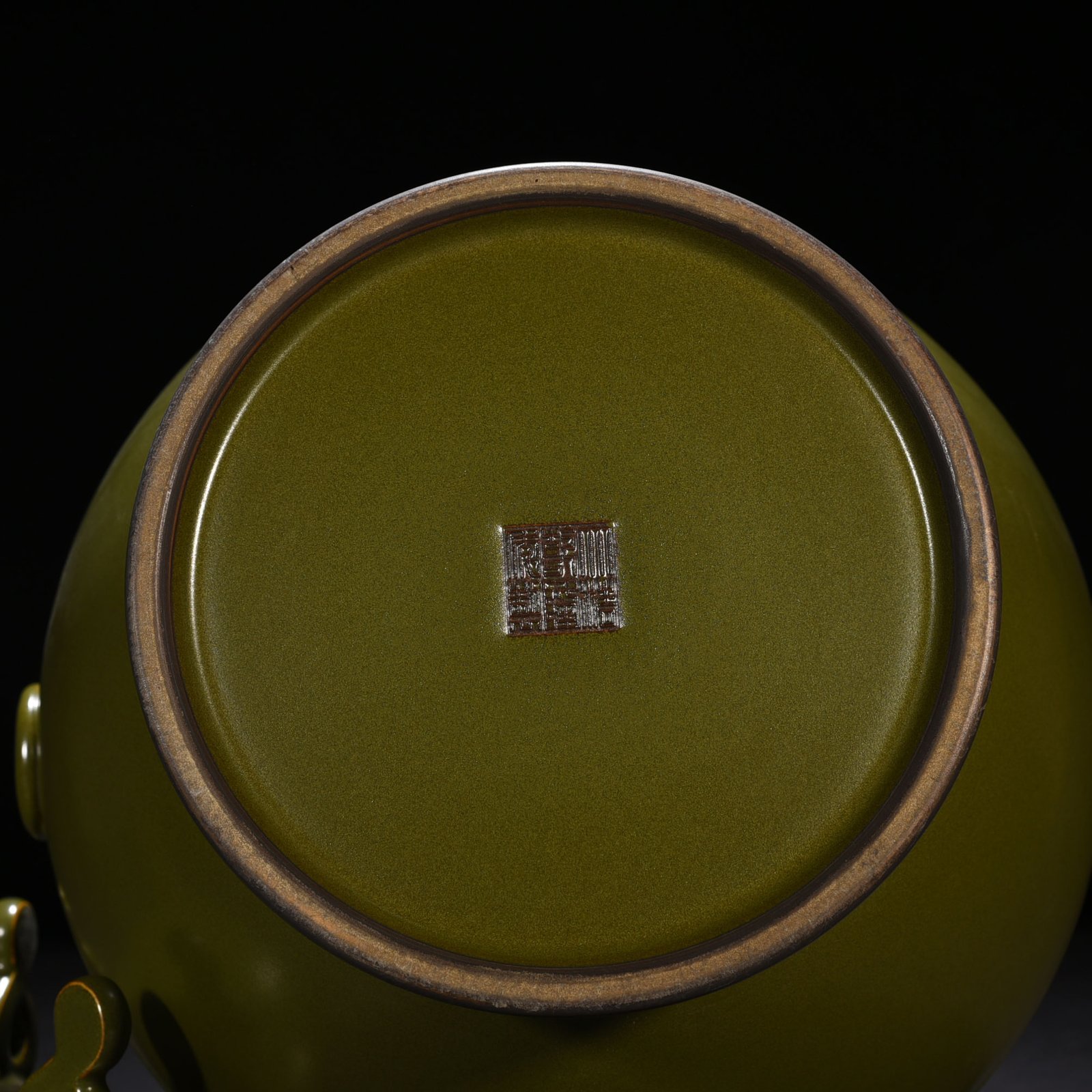 Qing Dynasty Qianlong tea powder glaze with dazzling ear-shaped statue