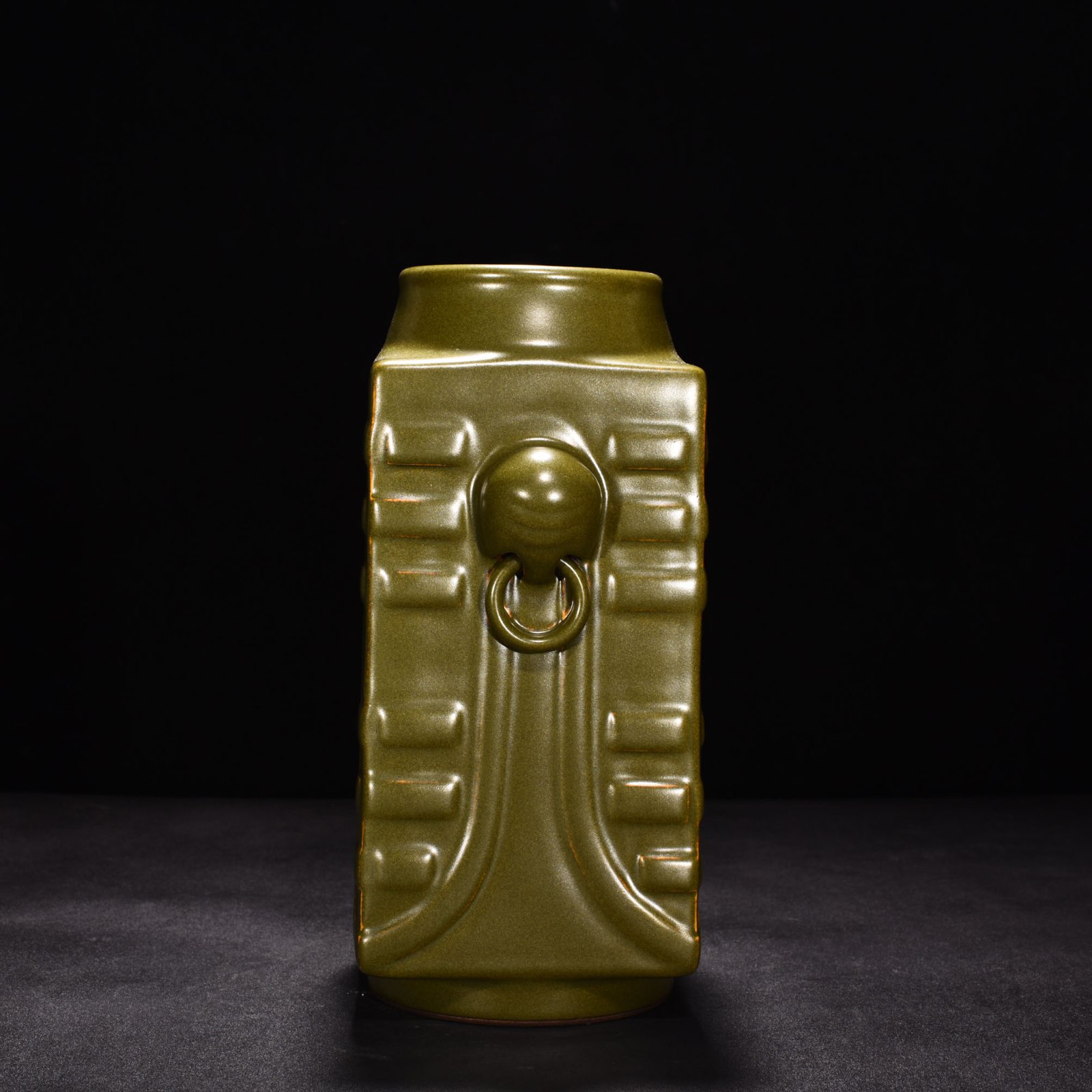 Qing Dynasty Qianlong tea powder-glazed Cong-style elephant ear bottle