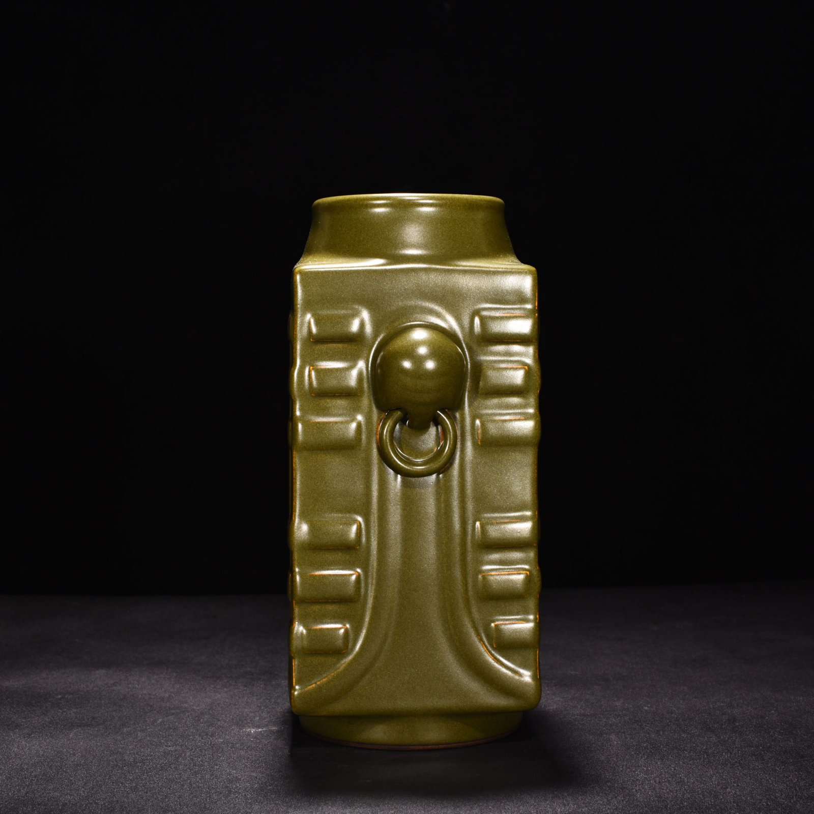 Qing Dynasty Qianlong tea powder-glazed Cong-style elephant ear bottle