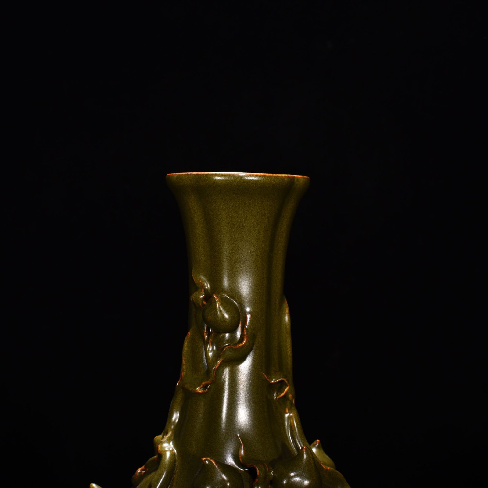 Qing Dynasty Qianlong tea powder-glazed Fushou Ruyi bottle
