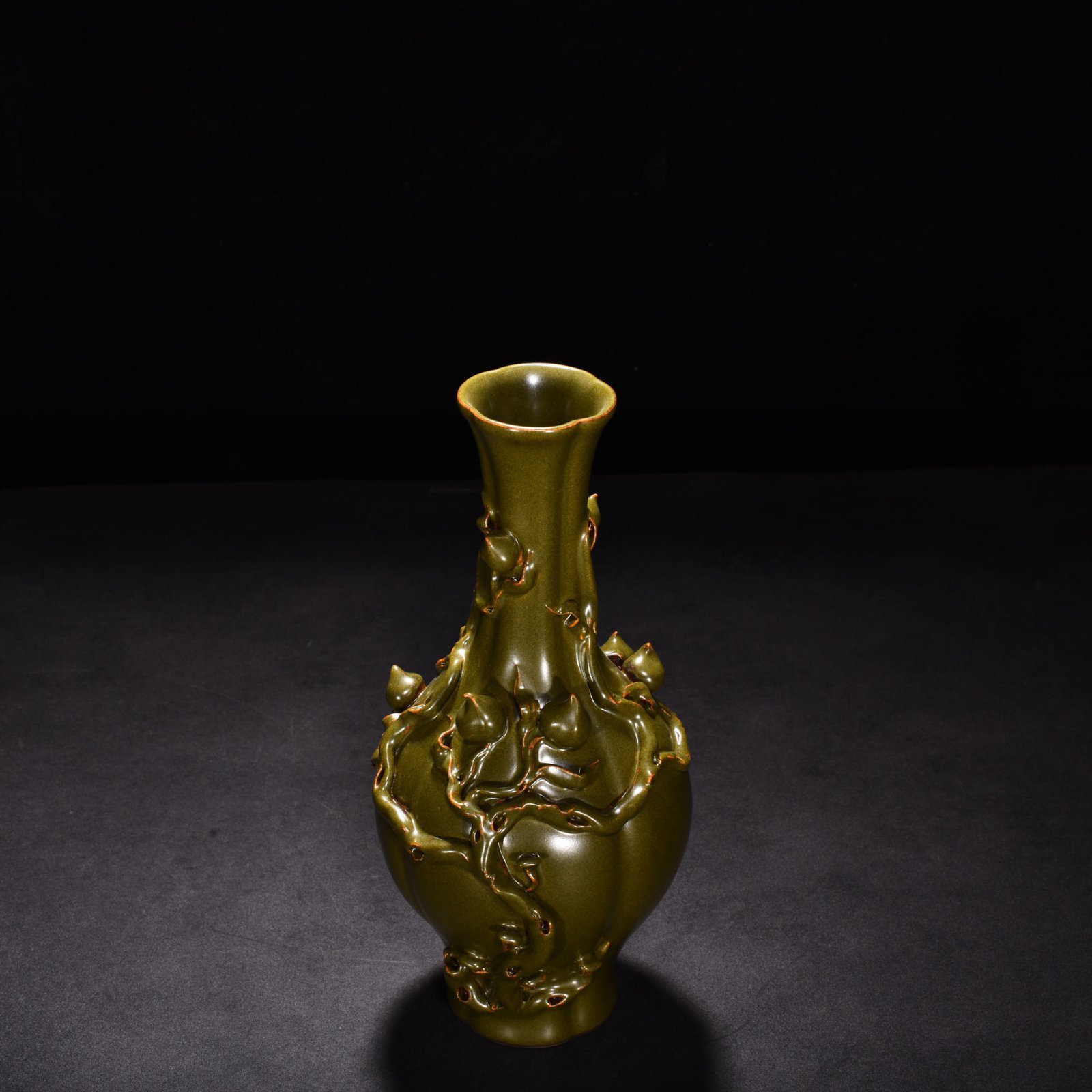 Qing Dynasty Qianlong tea powder-glazed Fushou Ruyi bottle