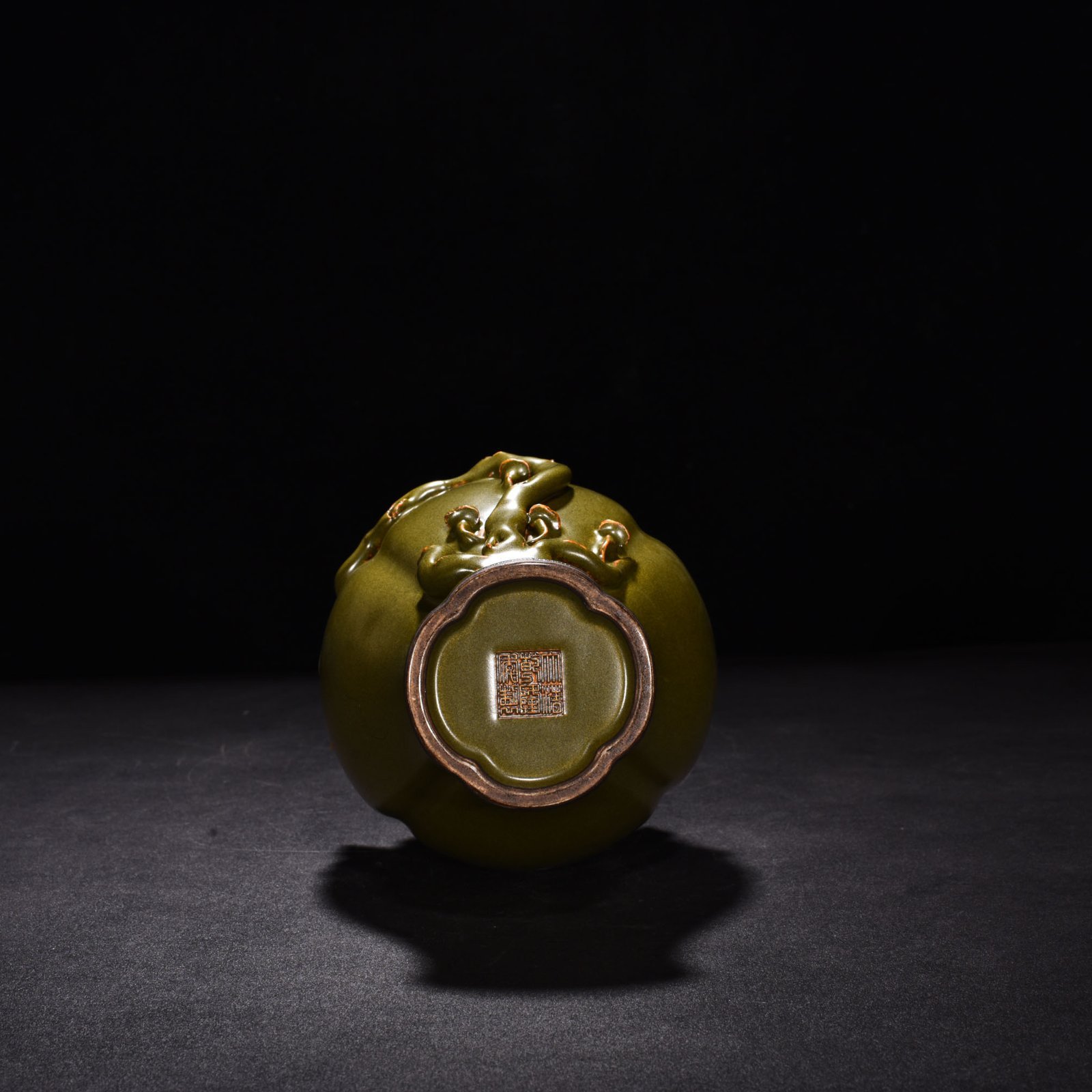 Qing Dynasty Qianlong tea powder-glazed Fushou Ruyi bottle