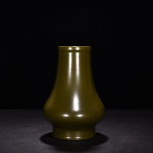 Qing Dynasty Qianlong Tea Leaves Glazed Water Chestnut Belt Zun