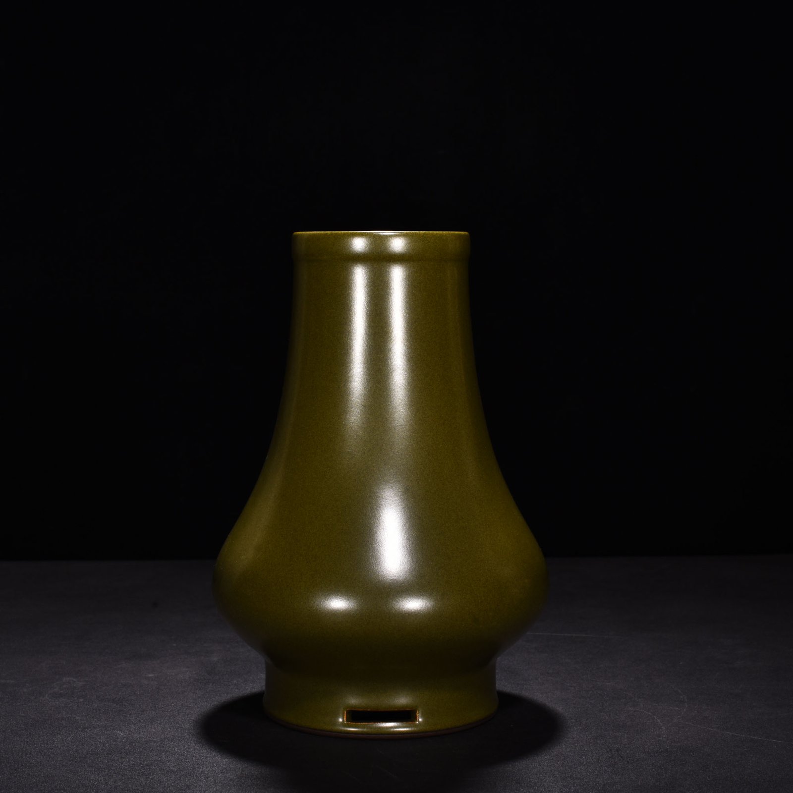 Qing Dynasty Qianlong Tea Leaves Glazed Water Chestnut Belt Zun