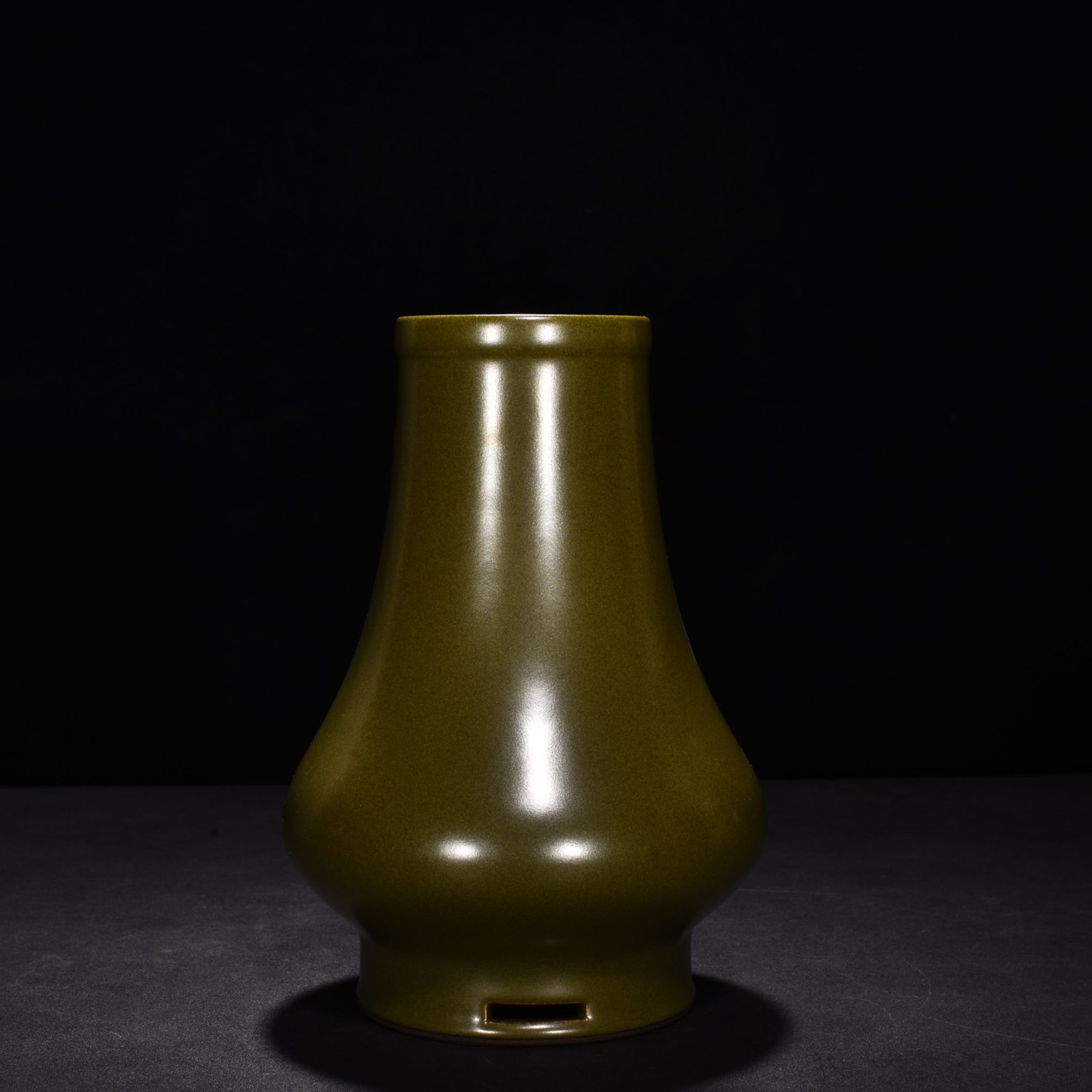 Qing Dynasty Qianlong Tea Leaves Glazed Water Chestnut Belt Zun