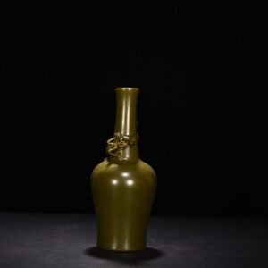 Qing Dynasty Qianlong tea powder-glazed rattle with dragon patter